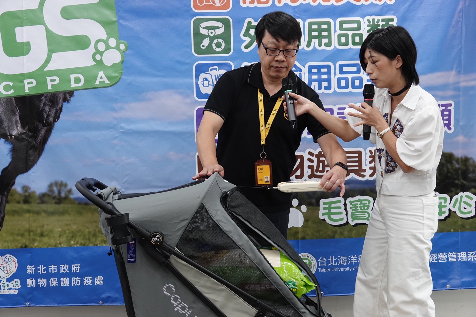 全國公正檢驗股份有限公司總裁王政雄進行推車拉力測試