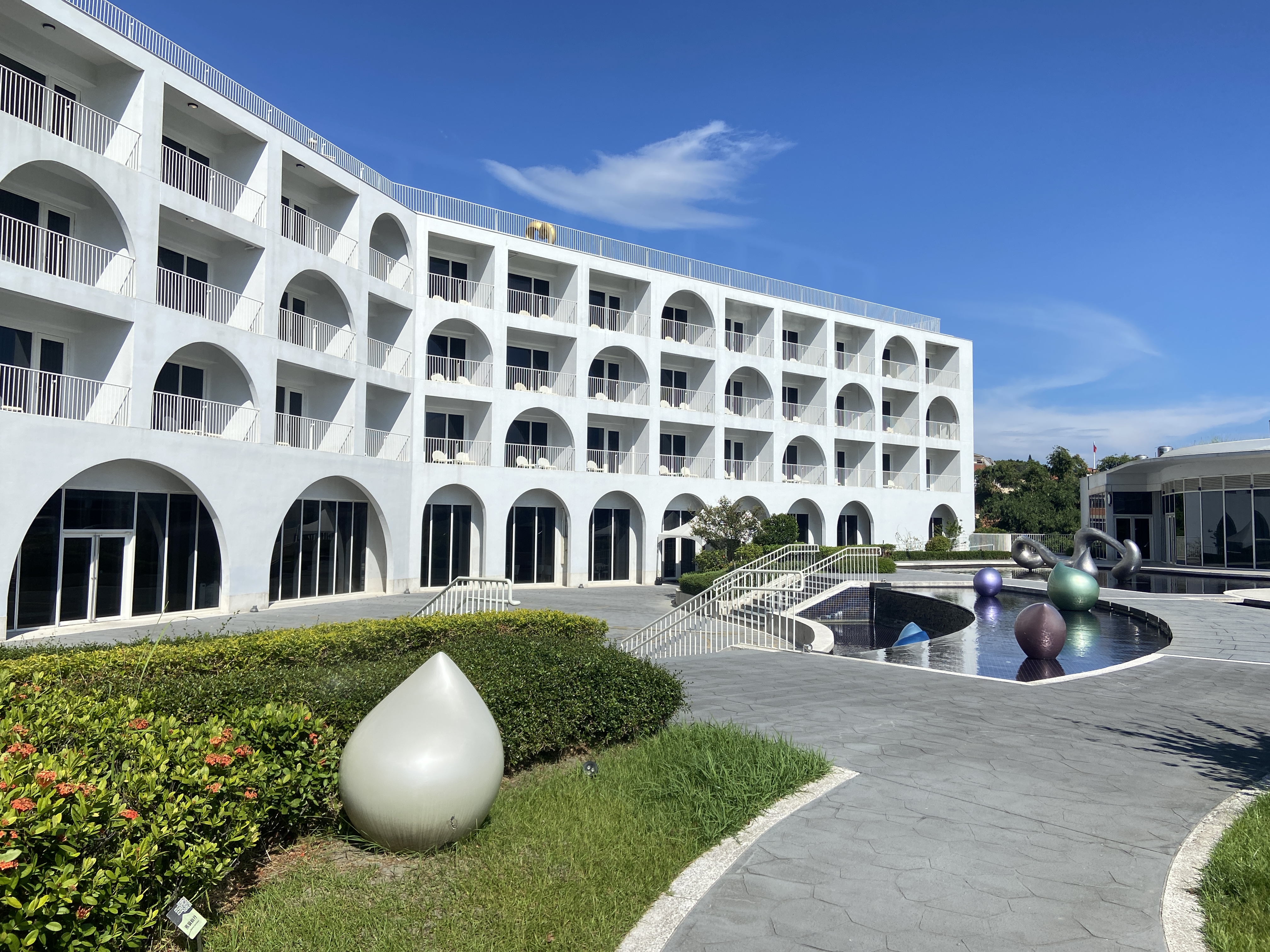 走訪鑽石級綠建築滬尾藝文休閒園區，感受建築美學與永續綠色旅遊理念。