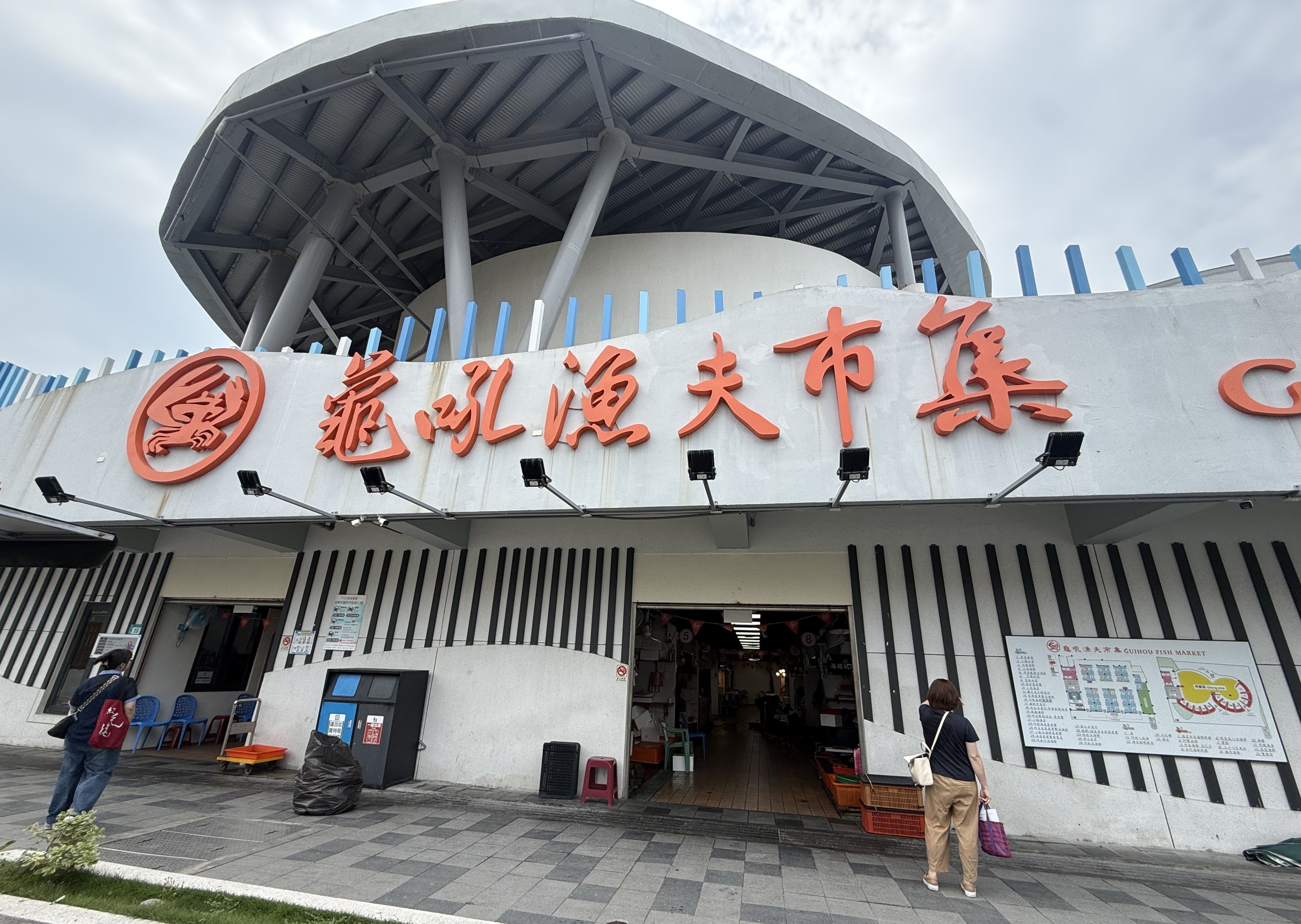 龜吼漁夫市集為海鮮饕客最喜愛的品蟹景點