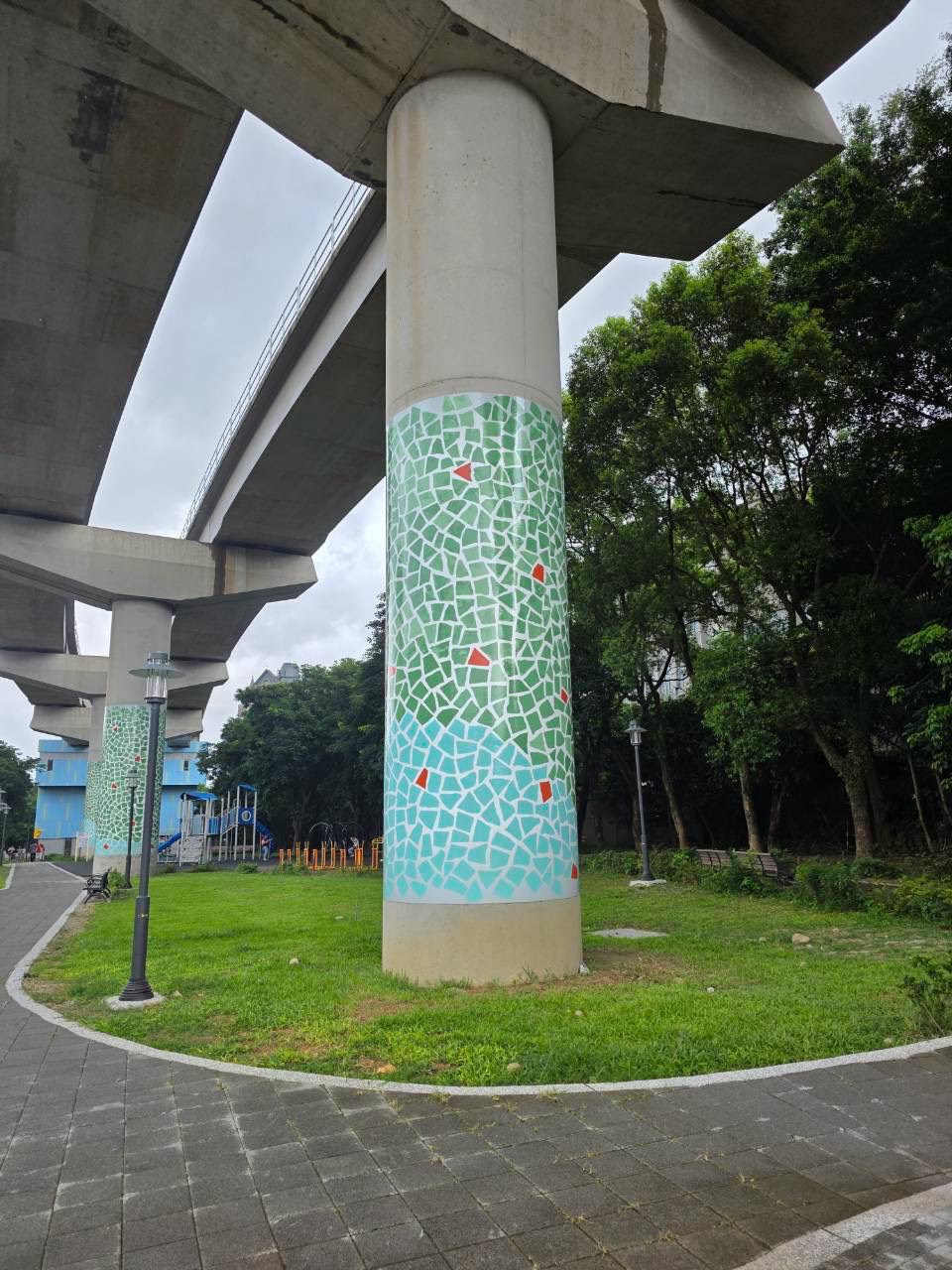 捷運墩柱展現鶯歌陶瓷文化底蘊