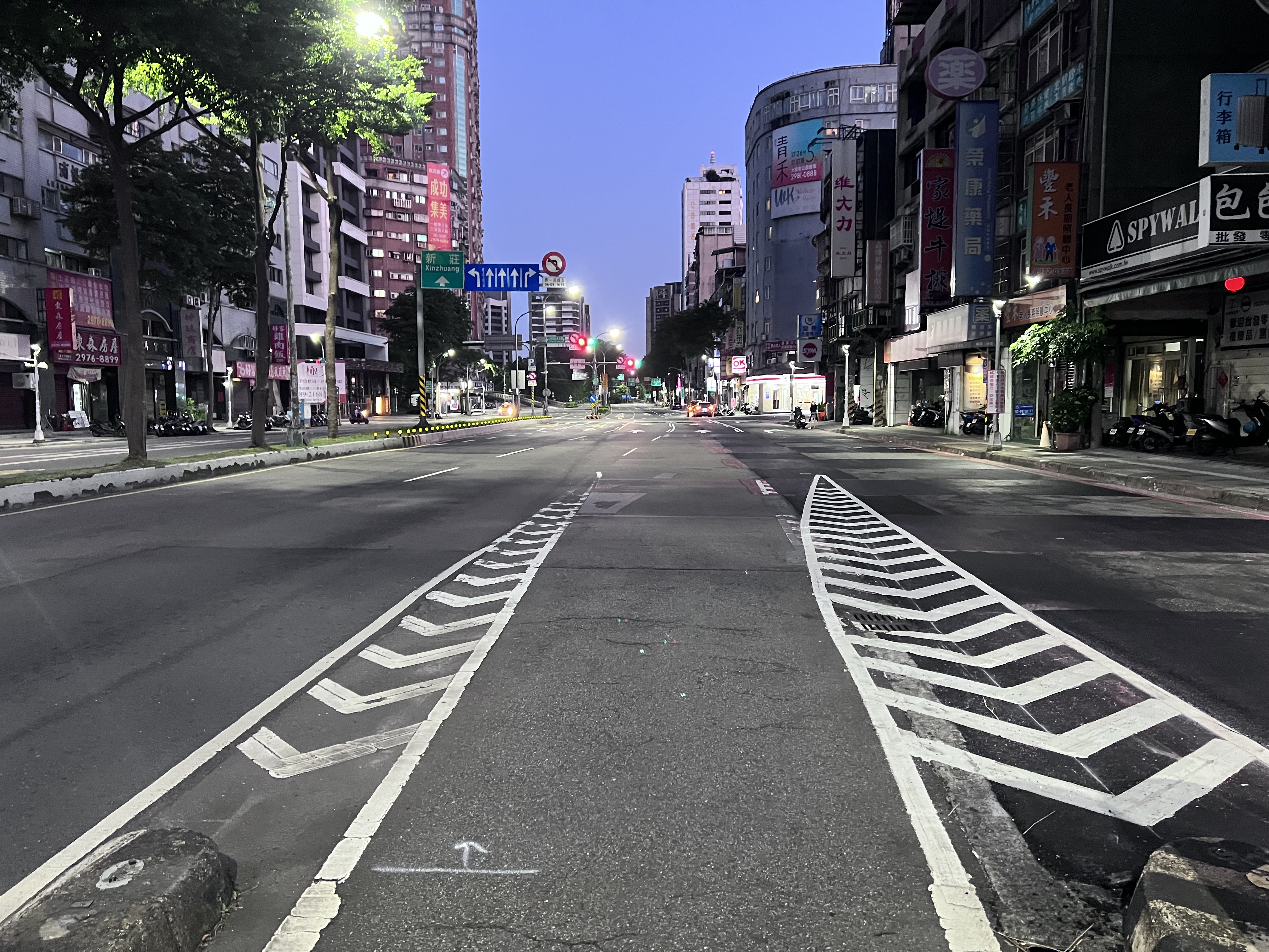 養工處將於9月13、17日夜間辦理三重區成功路(往新莊方向)道路銑鋪工程，將封閉部分車道，請用路人配合現場交維及人員指揮引導。