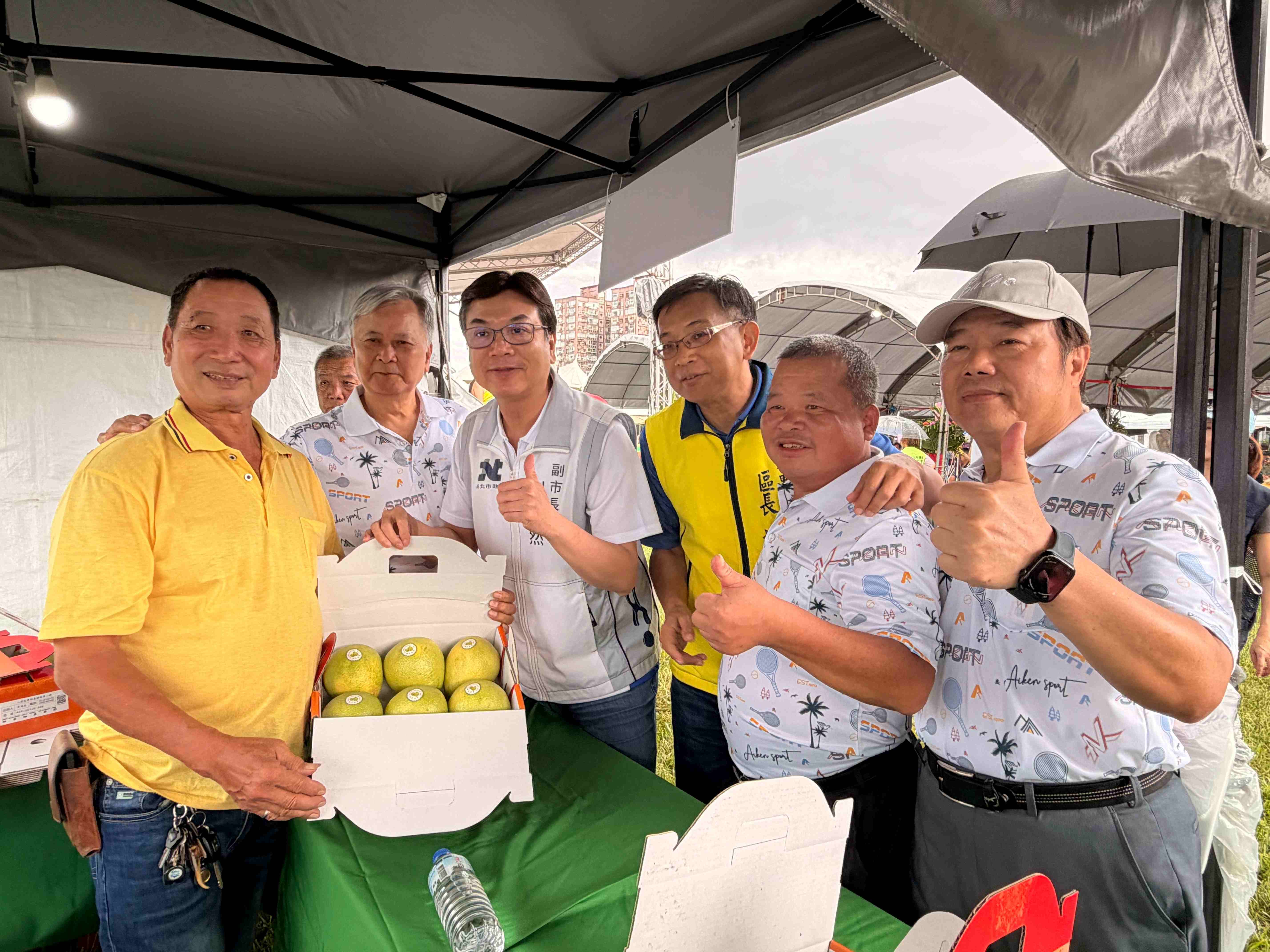 新北文旦柚展售會今（12）日起連續兩天於新北市永續環境教育中心前廣場熱鬧登場