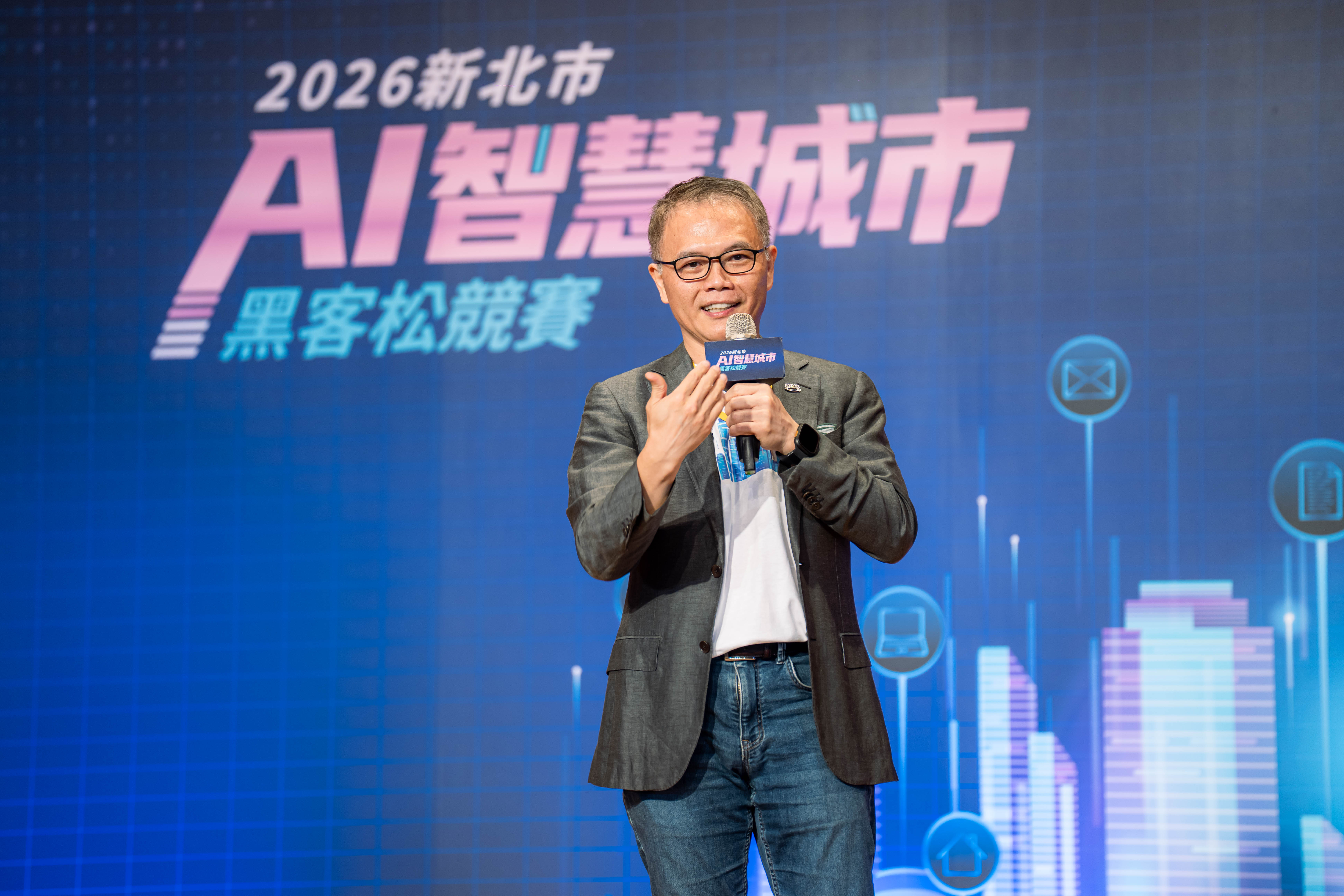 AWS台灣董事總經理王定愷致詞表示，鼓勵青年善用AI工具，也培養打破框架、定義問題能力。