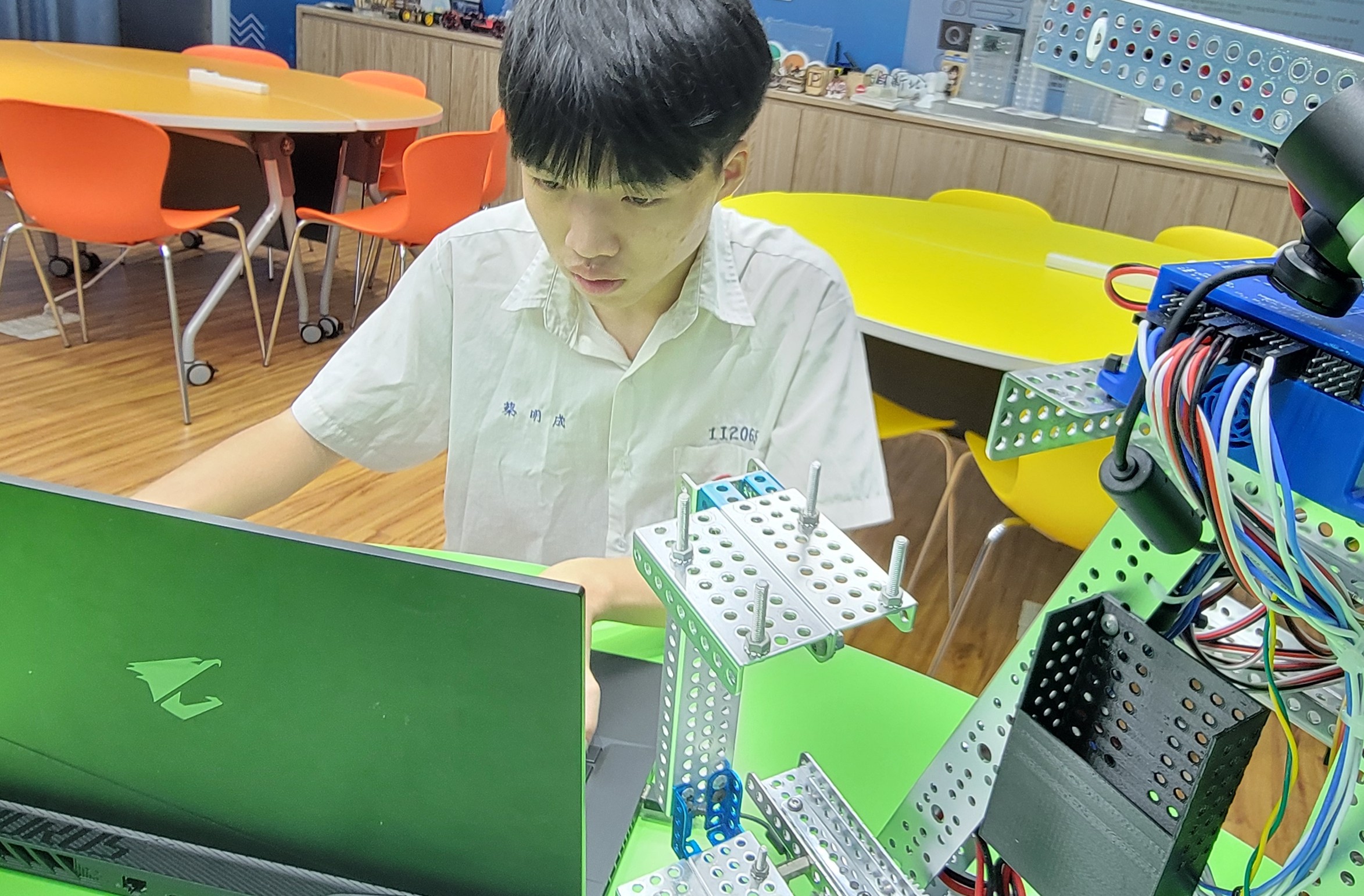 泰山高中蔡明成勇闖自主移動機器人國手舞台