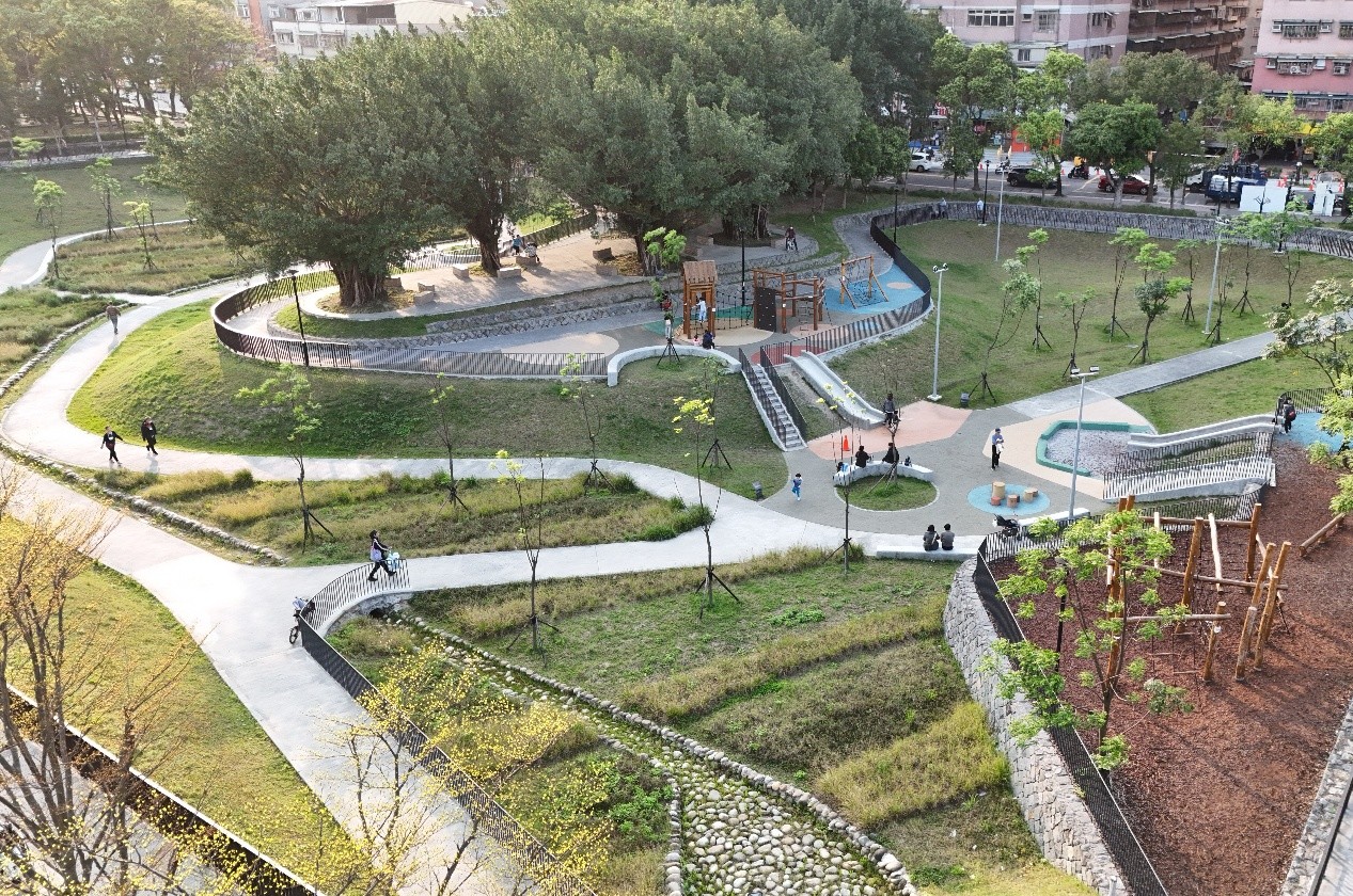 《水滲透》中和壽德公園採下挖式景觀設計，結合防災與生活