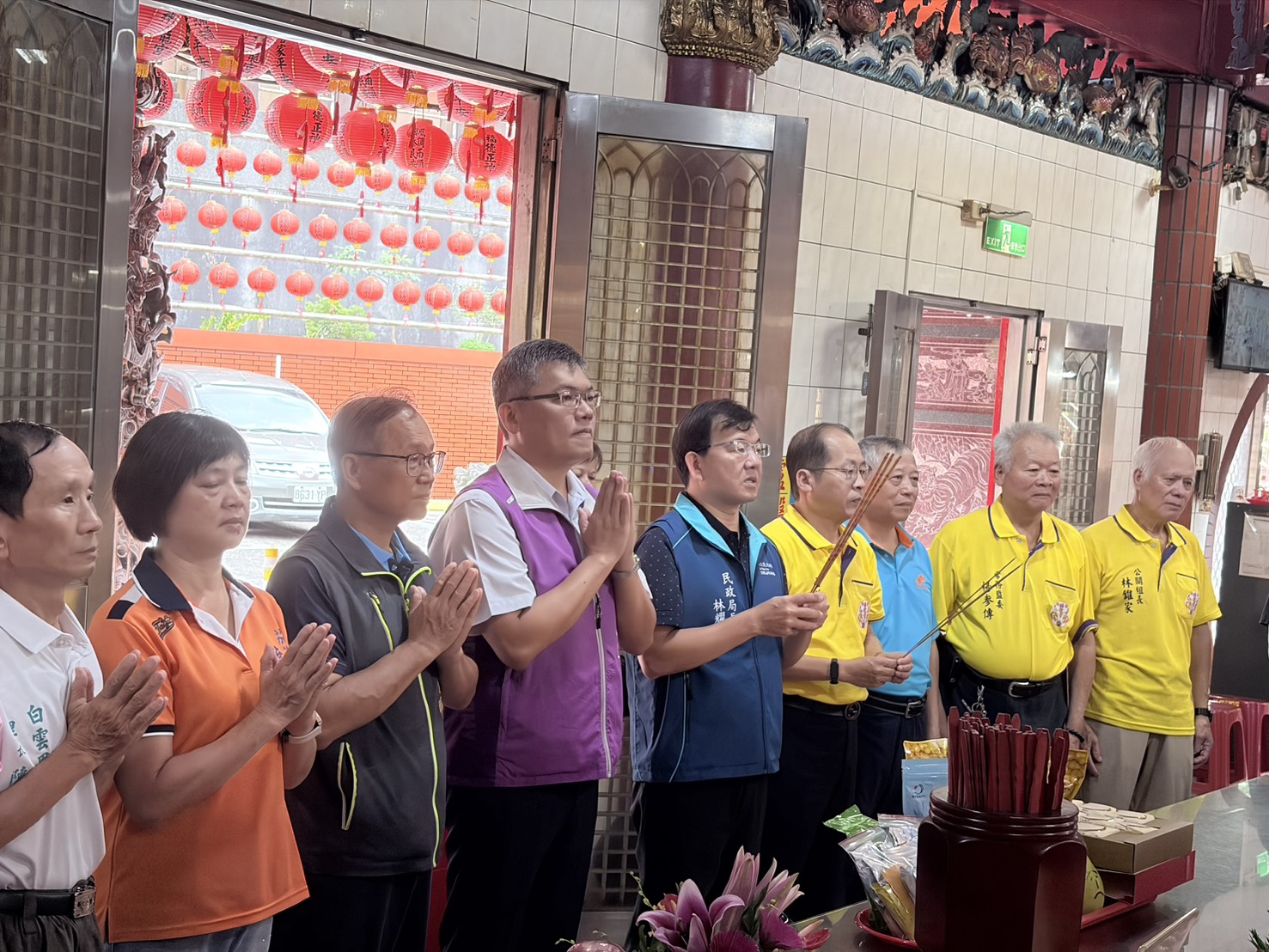 民政局長林耀長前往汐止福龍宮參拜並參與該宮輔具捐贈儀式，高度肯定福龍宮連續多年榮獲新北市績優宗教團體「公益慈善獎」與「社會教化獎」的善行。