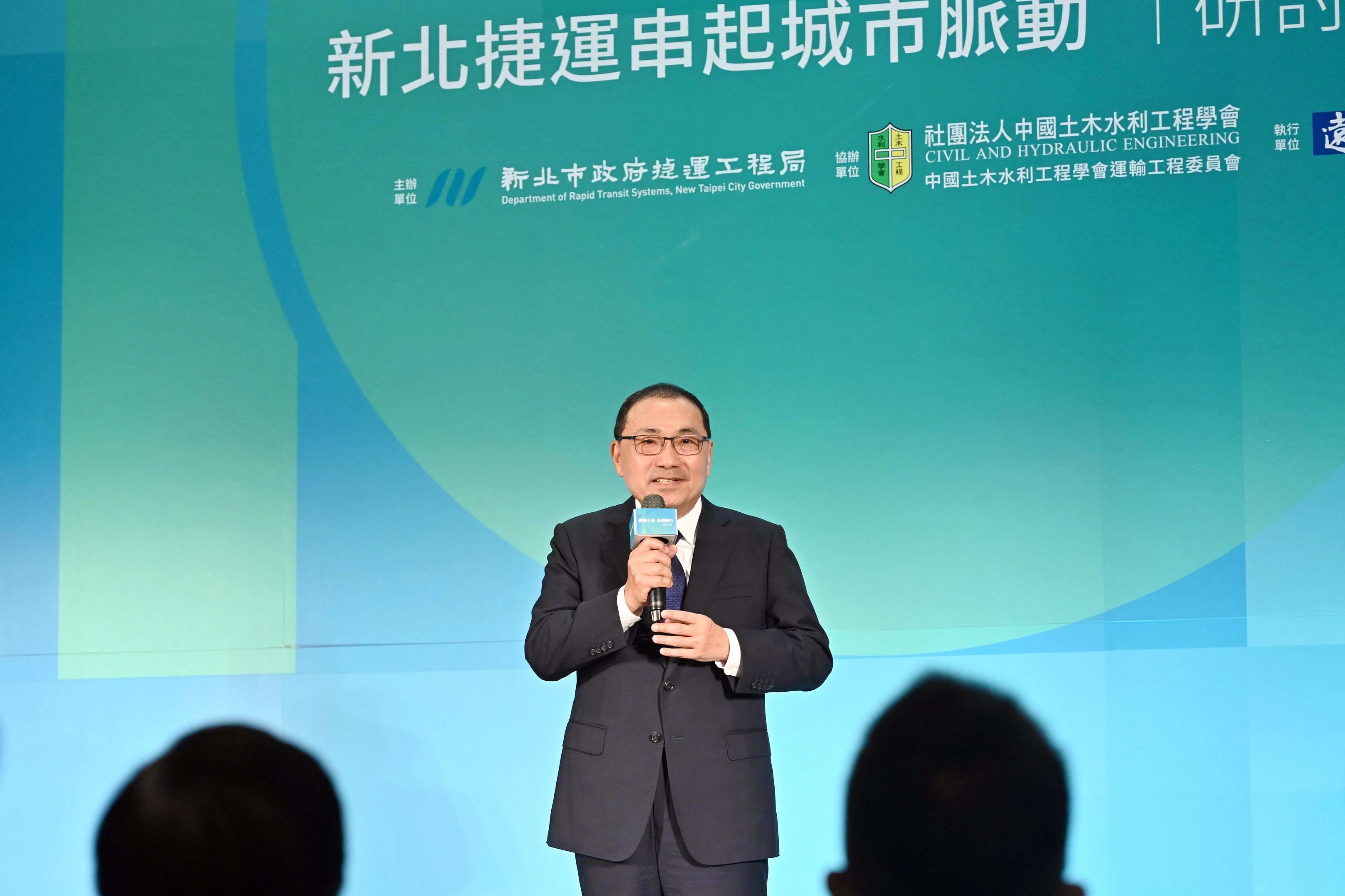 新北市長侯友宜表示，新北市捷運路網目前總長108公里、90座捷運車站，居全國之冠。