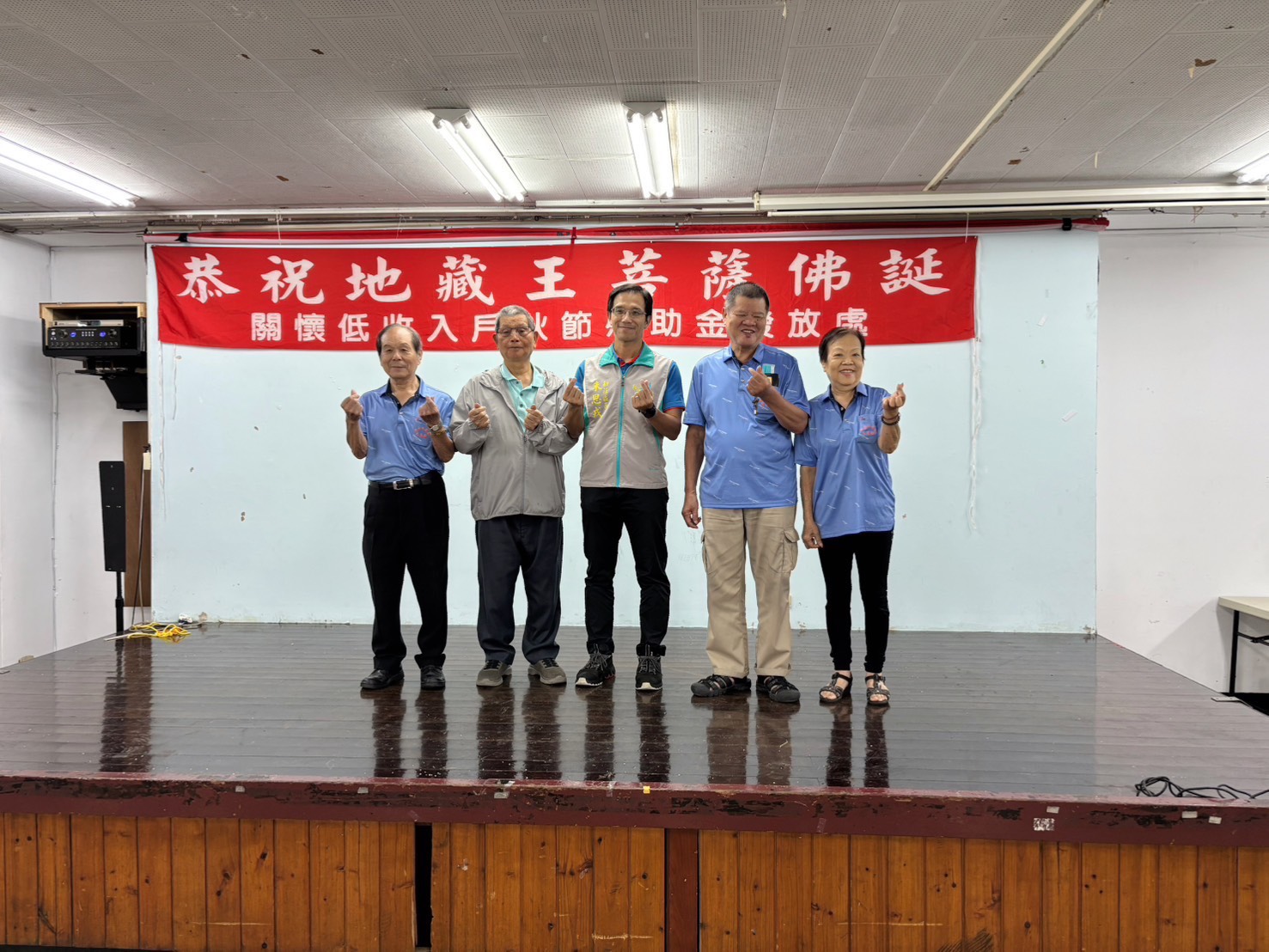 地藏庵團隊及區長合影2