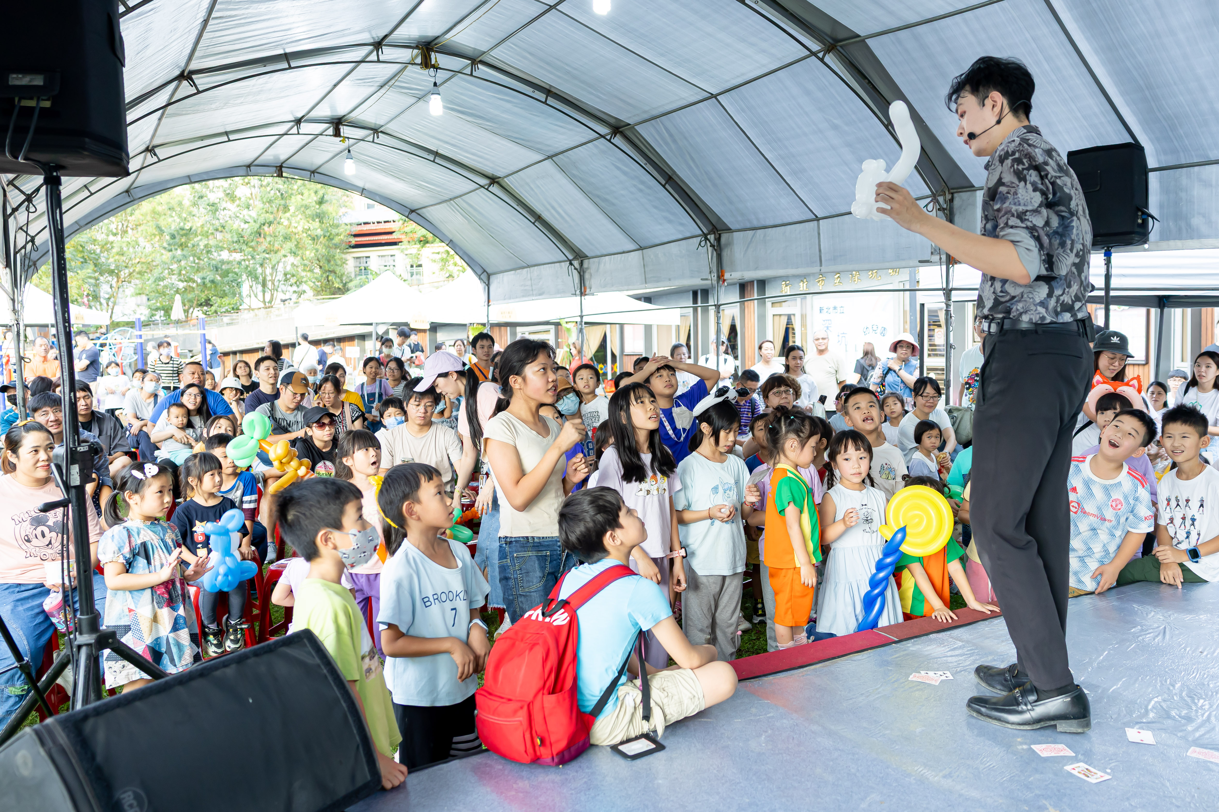  豐富親子舞台活動接力演出，帶給大小朋友歡樂又充實的假日時光。(114年微笑山線partyday活動照)