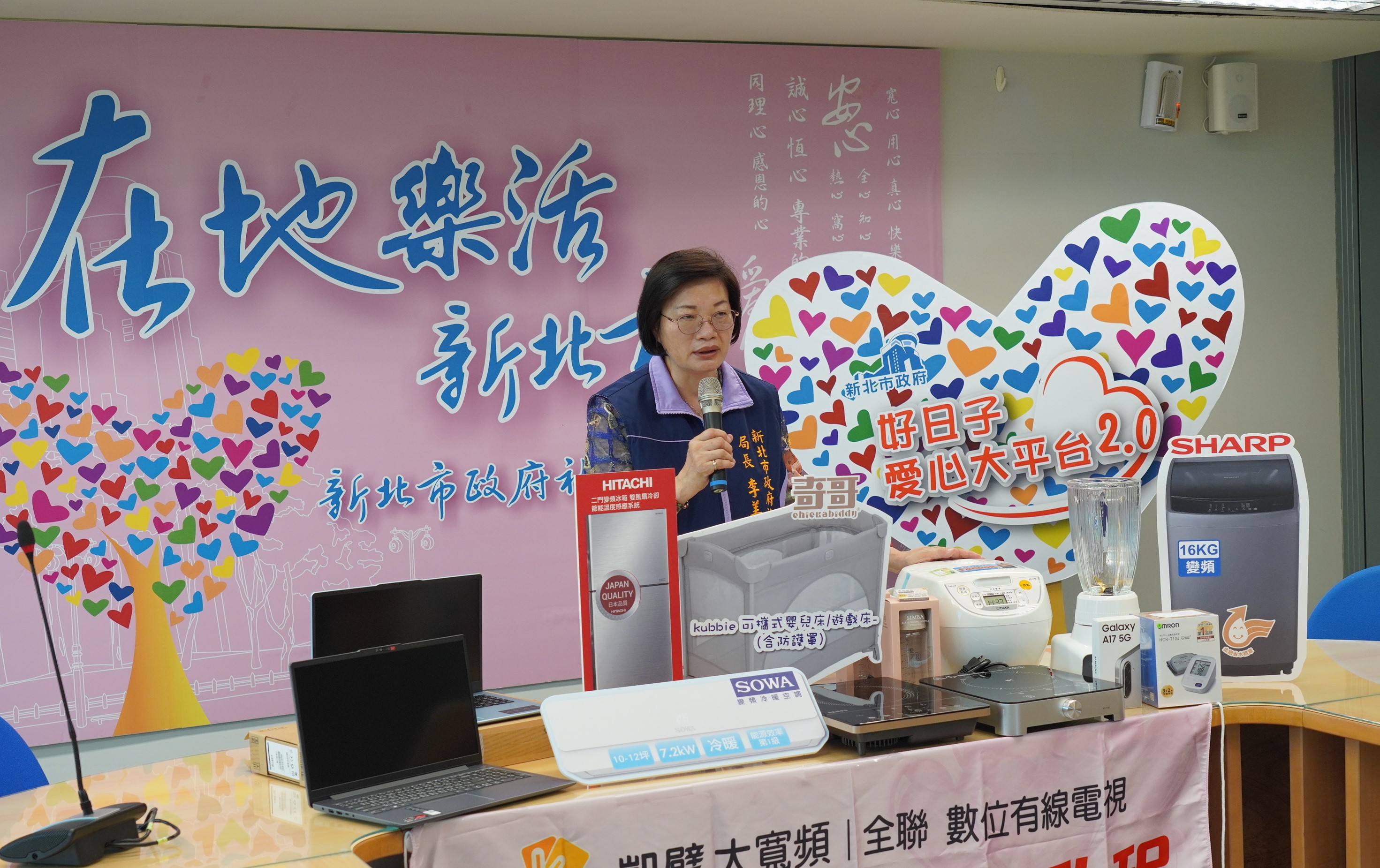  社會局長李美珍表示，此次捐贈重點以家庭為中心，透過一線社工了解家庭需求後，再由全聯客製化捐贈，讓受助家庭都能獲得生活品質的改善。