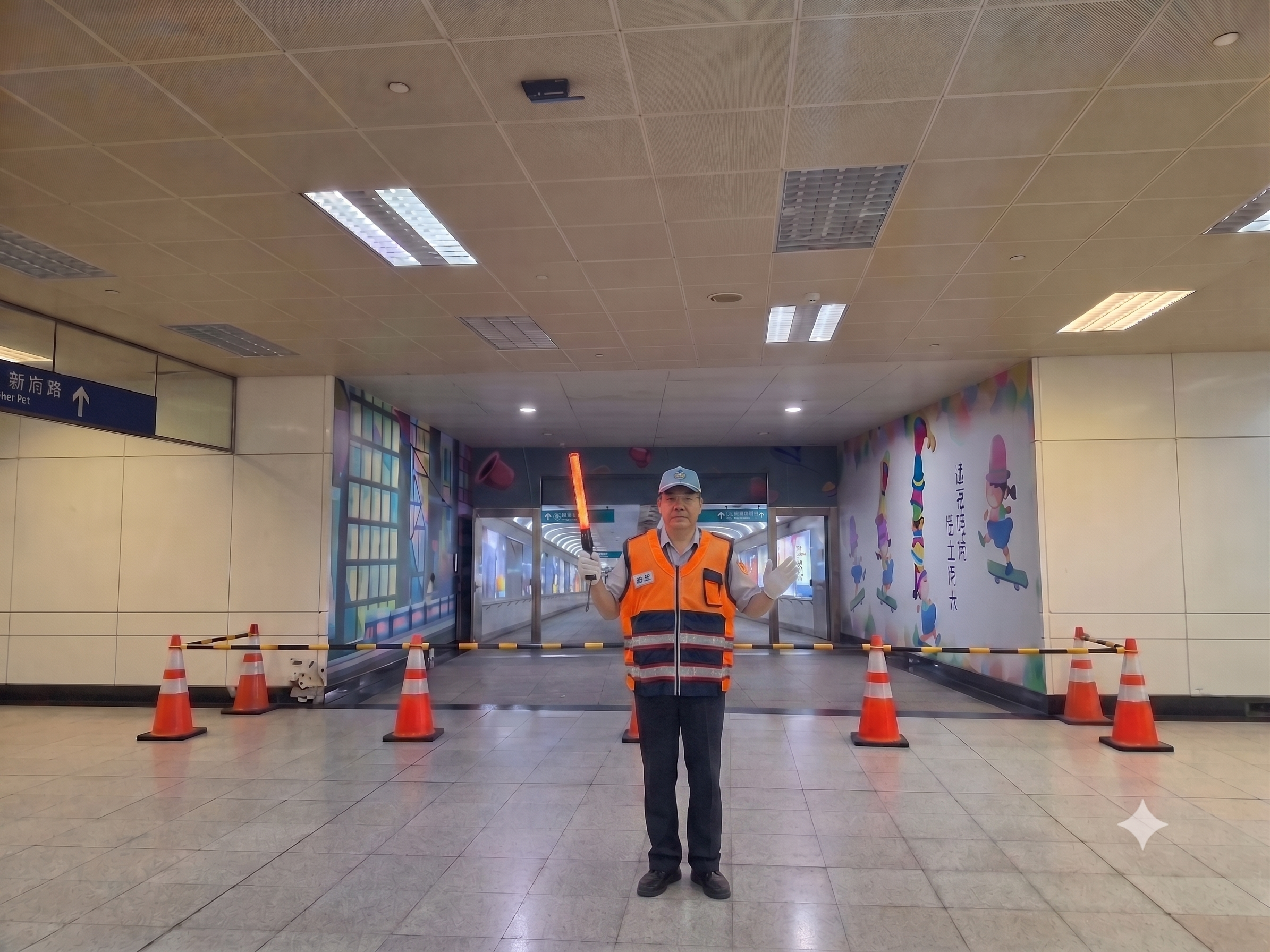 新府路及新站路地下道配電盤進行汰換工程，將封閉其地下連通道，提醒用路人提前改走平面人行道。