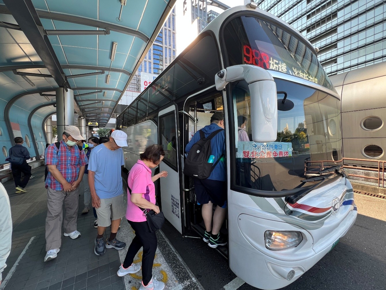 922世界無車日雙北公車免費搭 運量增加1成。