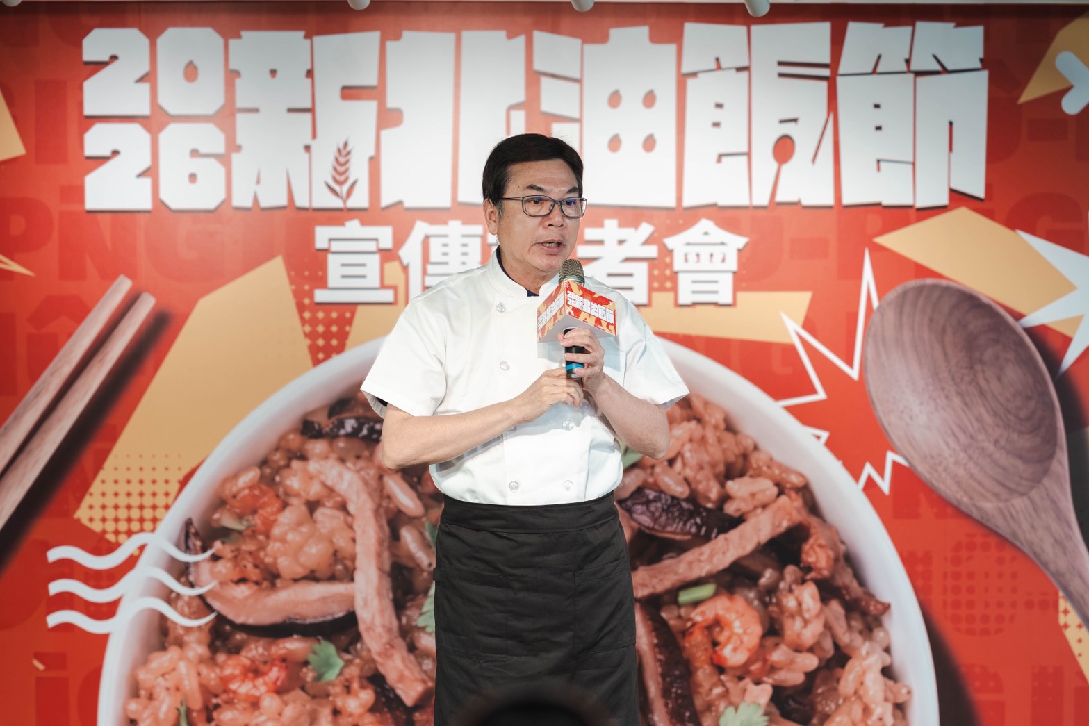 劉和然副市長表示，油飯與臺灣人的生活緊密相連，從節慶祭祀、彌月喜慶到日常餐桌，都承載著團聚、祝福與分享的情感，新北市幅員廣大、族群多元，各地店家也發展出不同的配料、口感與製作手路
