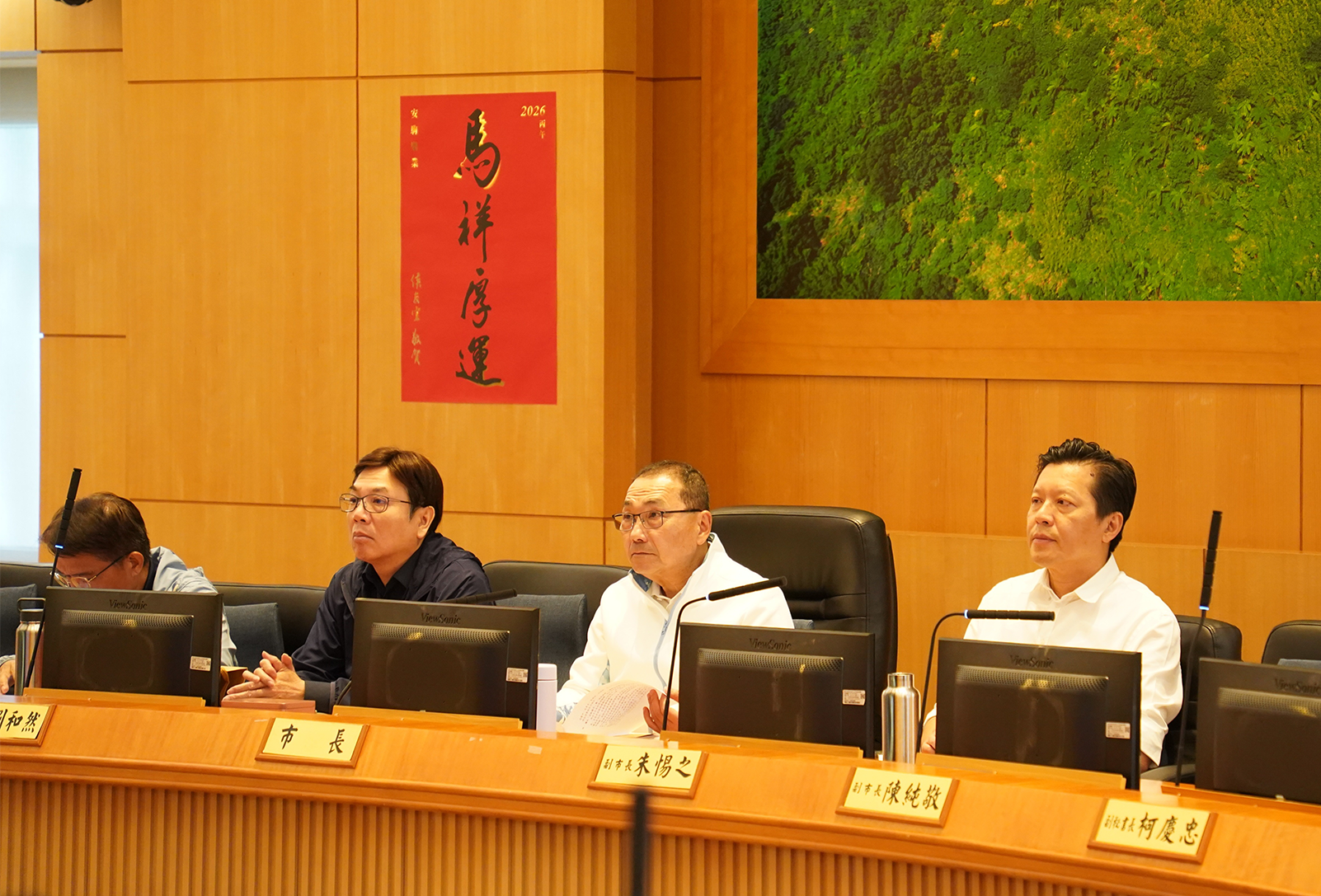 市長侯友宜表示，環境治理的改變來自市府團隊、第一線清潔隊員、環保志工、企業、NGO及市民共同努力，讓新北一步步變得更乾淨、更健康、更宜居