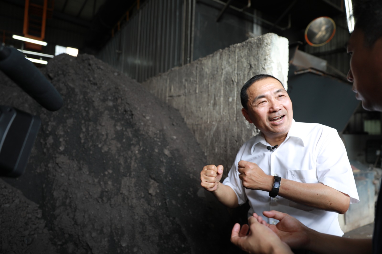 「清新環境 健康宜居」-侯友宜市長推動低碳永續和減煤政策，新北市於111年提前達成工業無煤城市目標