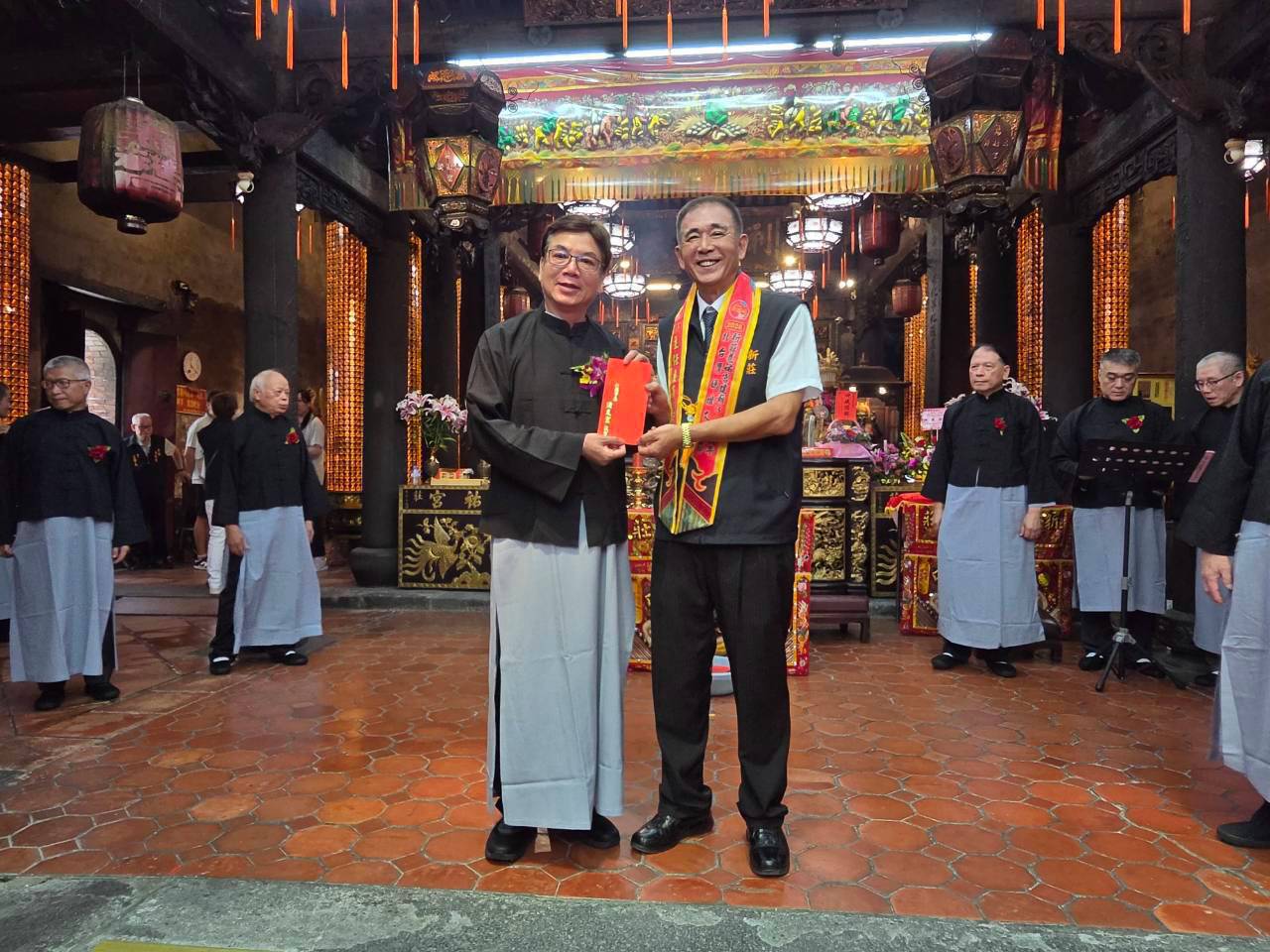 新北市副市長劉和然表示，慈祐宮是新莊地區歷史悠久，承載著地方深厚的宗教文化與人文發展，是地方重要的信仰中心，多年來弘揚媽祖慈悲濟世精神，長期投入宗教文化保存及公益慈善事業，為社會注入溫暖與正向能量，代表市府表達高度肯定與感謝。