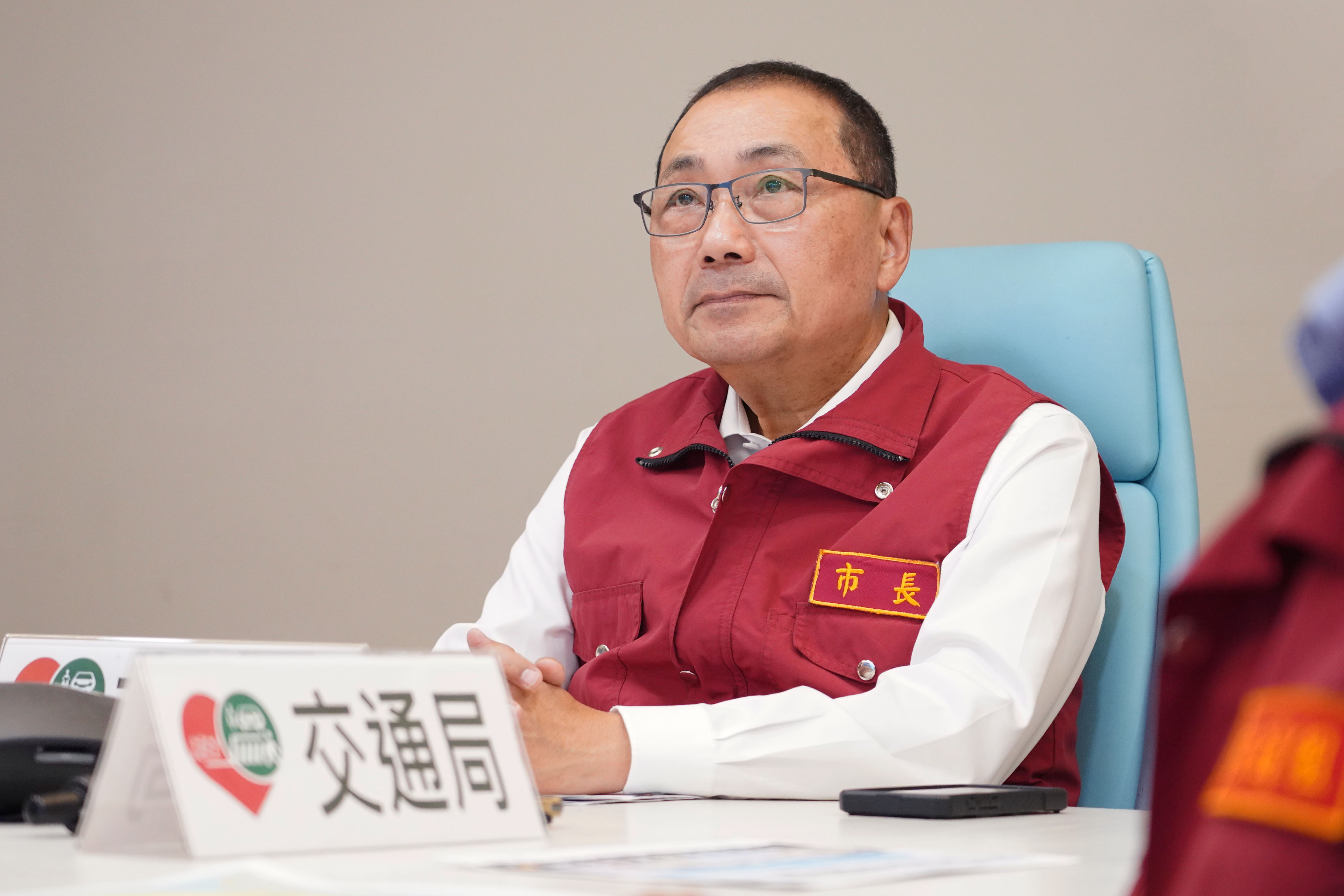 中秋節、教師節4天連假即將展開，新北市長侯友宜今（24）日下午前往交通戰情室視察即時路況及交通疏運整備情形。