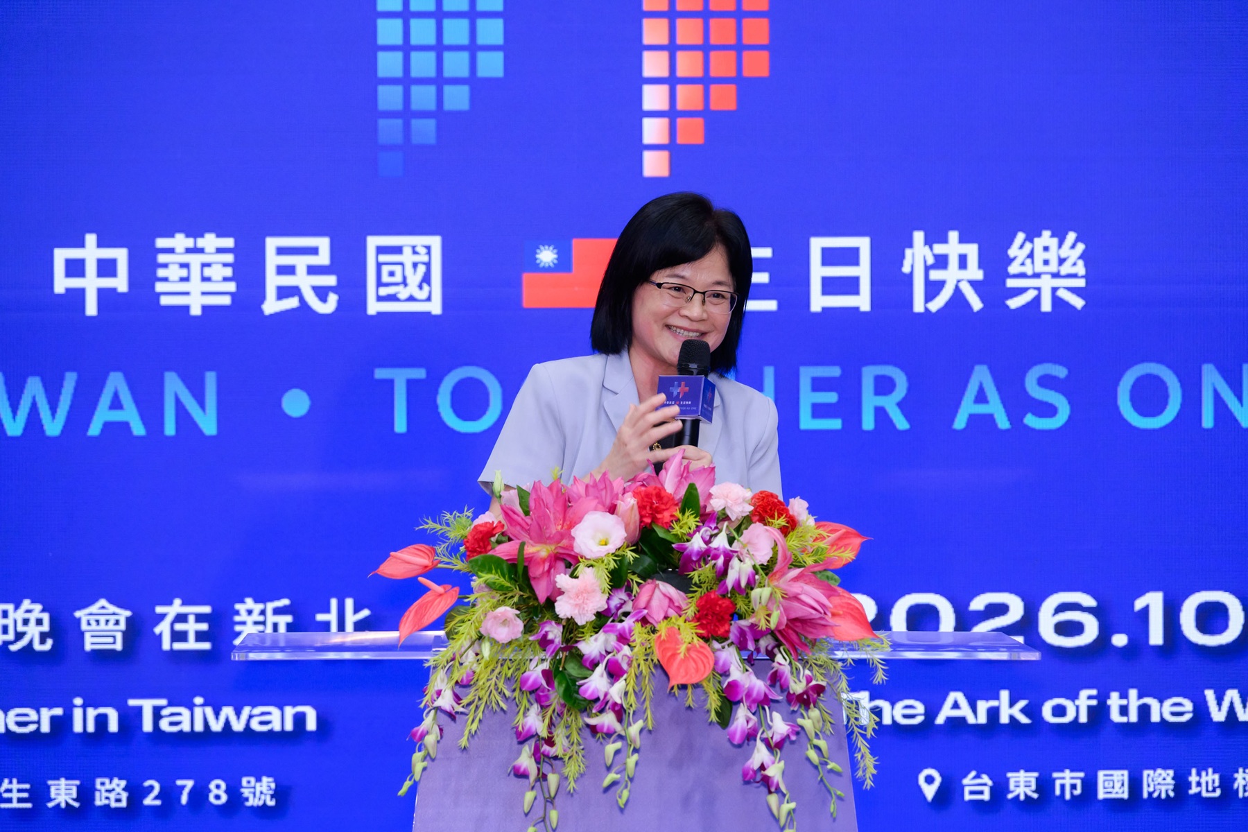 僑務委員會副委員長賴麗瑩表示，國慶期間來自世界各地的僑胞返台共襄盛舉，透過參與國慶晚會及系列活動，也能走訪新北、臺東，深入認識台灣多元文化與城市特色。