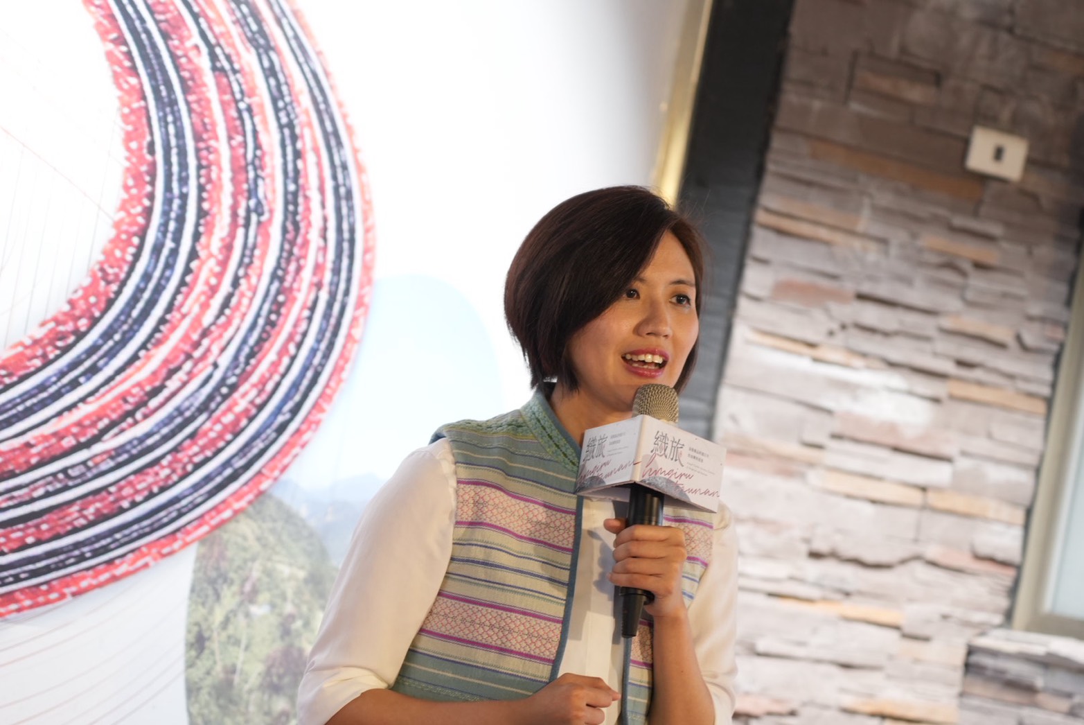 ▲新北市原民局林瑋茜Siku Yaway局長特展致詞。(圖/新北市政府原民局提供)。