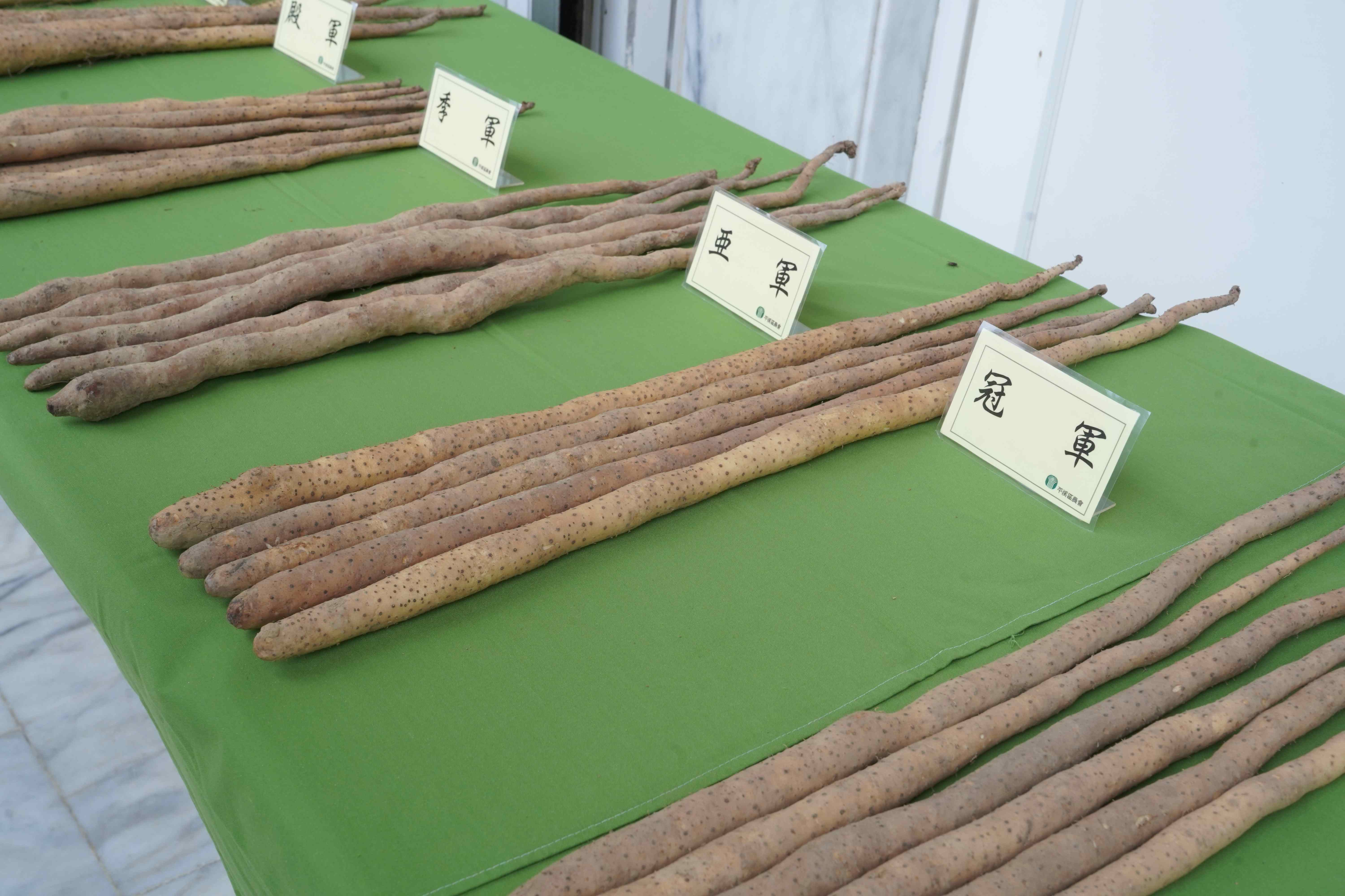 平溪農友多非穴管方式栽培，直接將種子或種苗埋入畦中，讓其自由生長，充分吸收土壤自然養分，如此栽培出的山藥口感Q、耐烹煮、風味極佳