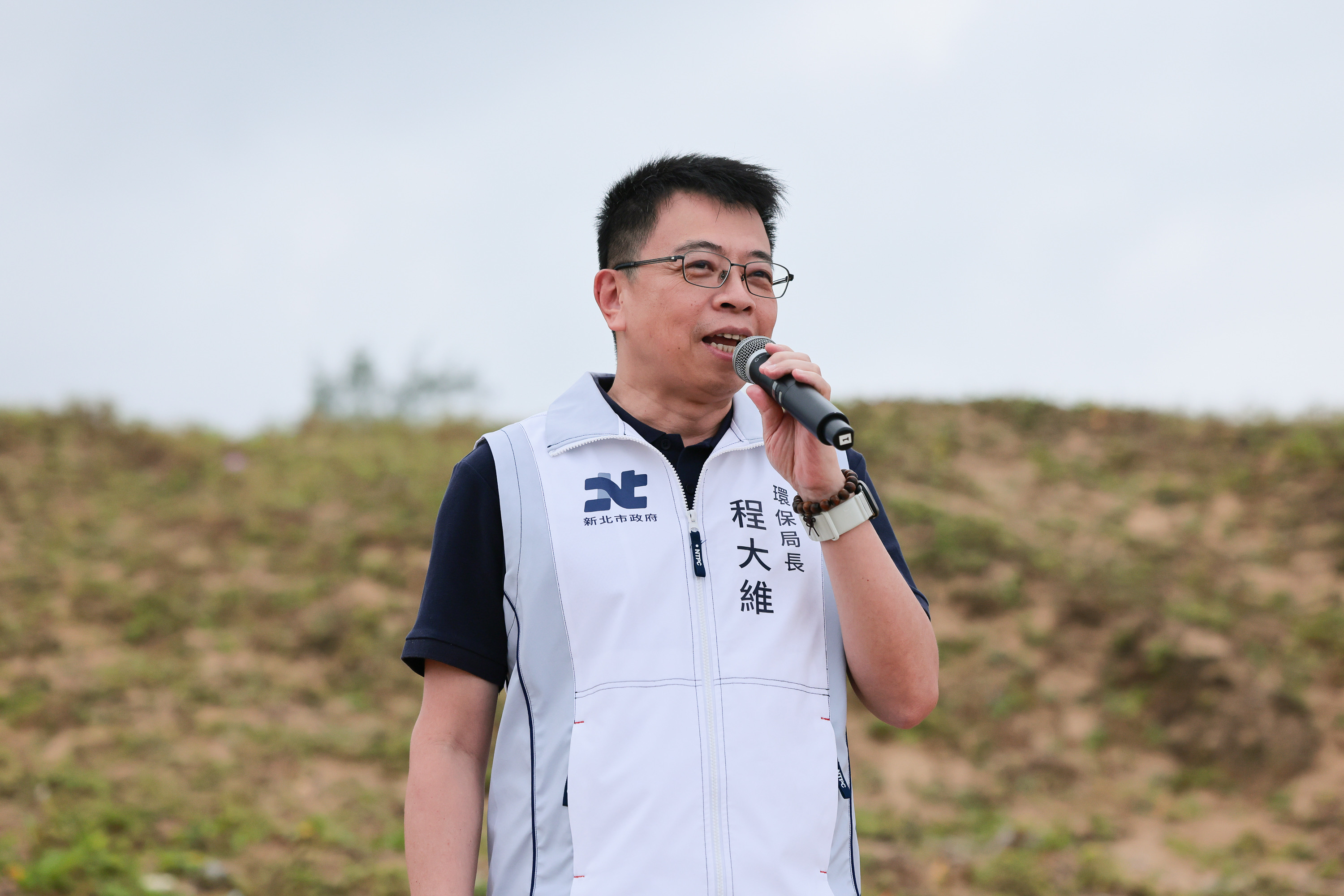 環保局程大維局長致詞感謝各公私部門共同響應秋季聯合淨灘活動