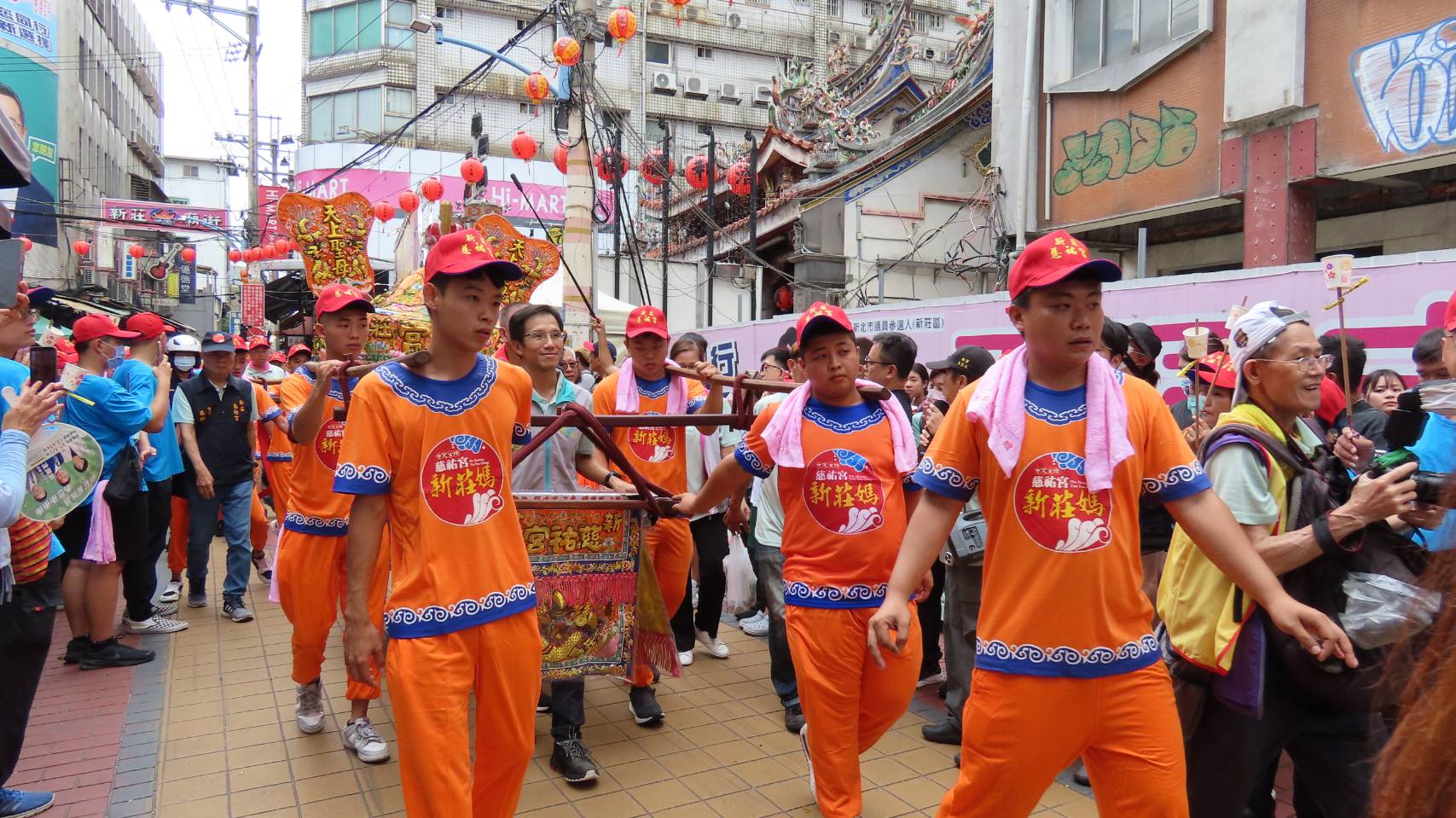 北臺灣媽祖文化節會香遶境，6000名信眾隨駕起程，神將、神轎與熱情信眾綿延數公里。