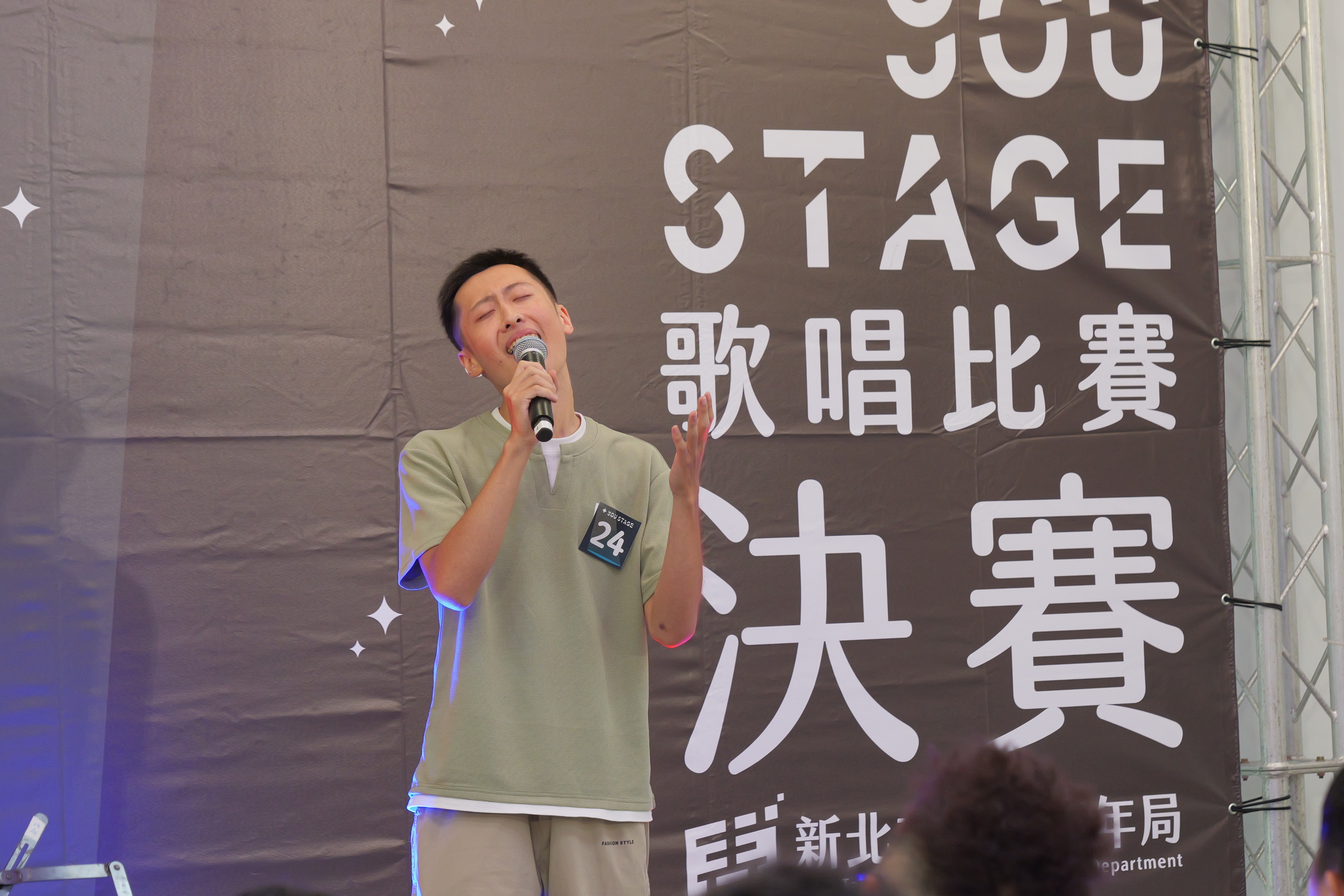 「2026 You Stage歌唱比賽」參賽者馮浩軒，以演唱薛之謙的《醜八怪》一曲獲得季軍殊榮。