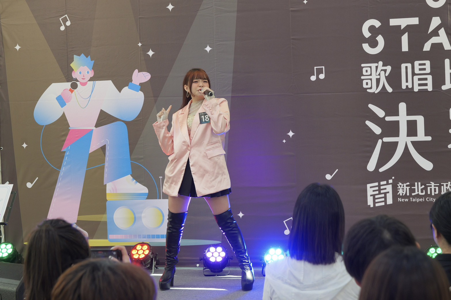 「2026 You Stage歌唱比賽」參賽者黃聖婷，以演唱張秀卿的《辣妹駕到》得到評審林凡青睞，獲評審獎。