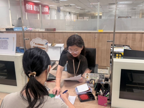 新北九地所同仁針對私人抵押權設定登記案件全面進行關懷提問。新北市地政局提供