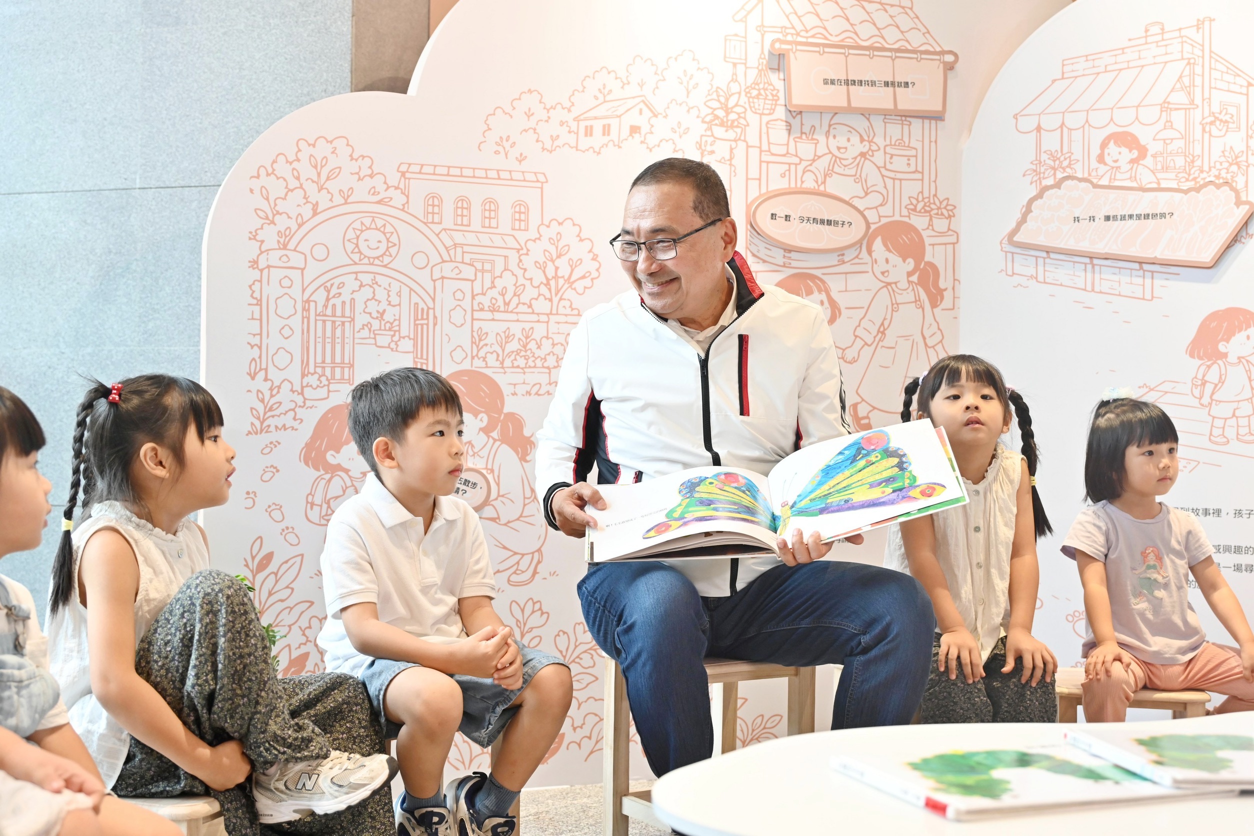 新北推動公共化幼兒園，目前已有324班，可收托約5.7萬名幼兒。
