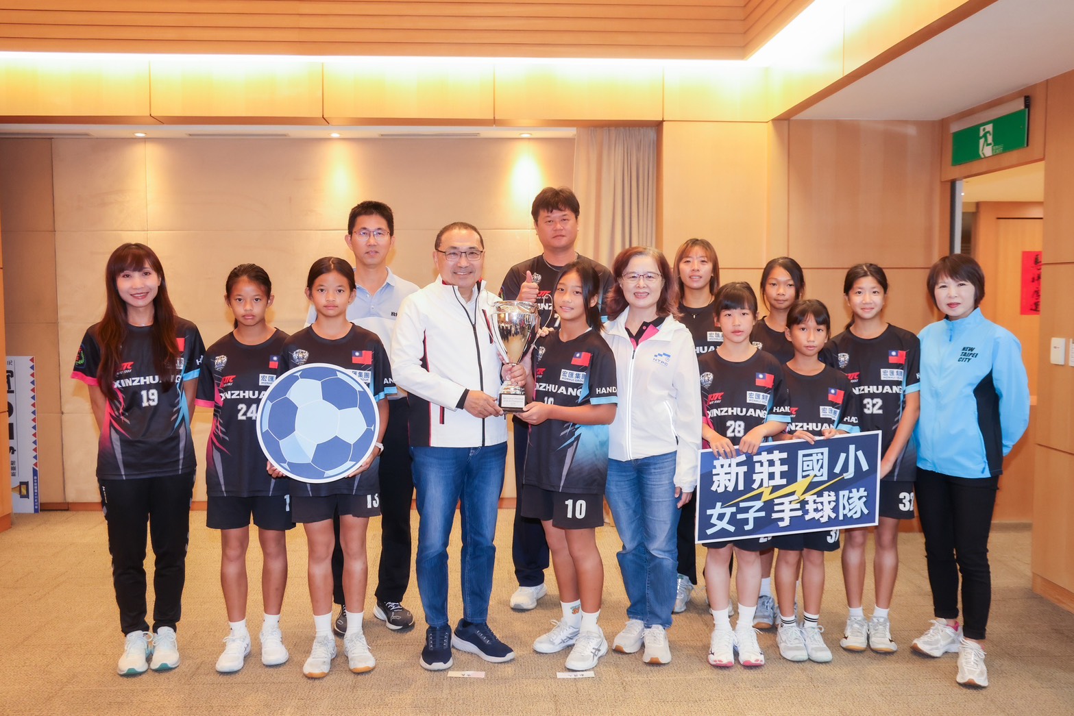 新北市新莊國小手球隊遠征丹麥　勇奪分齡賽冠軍