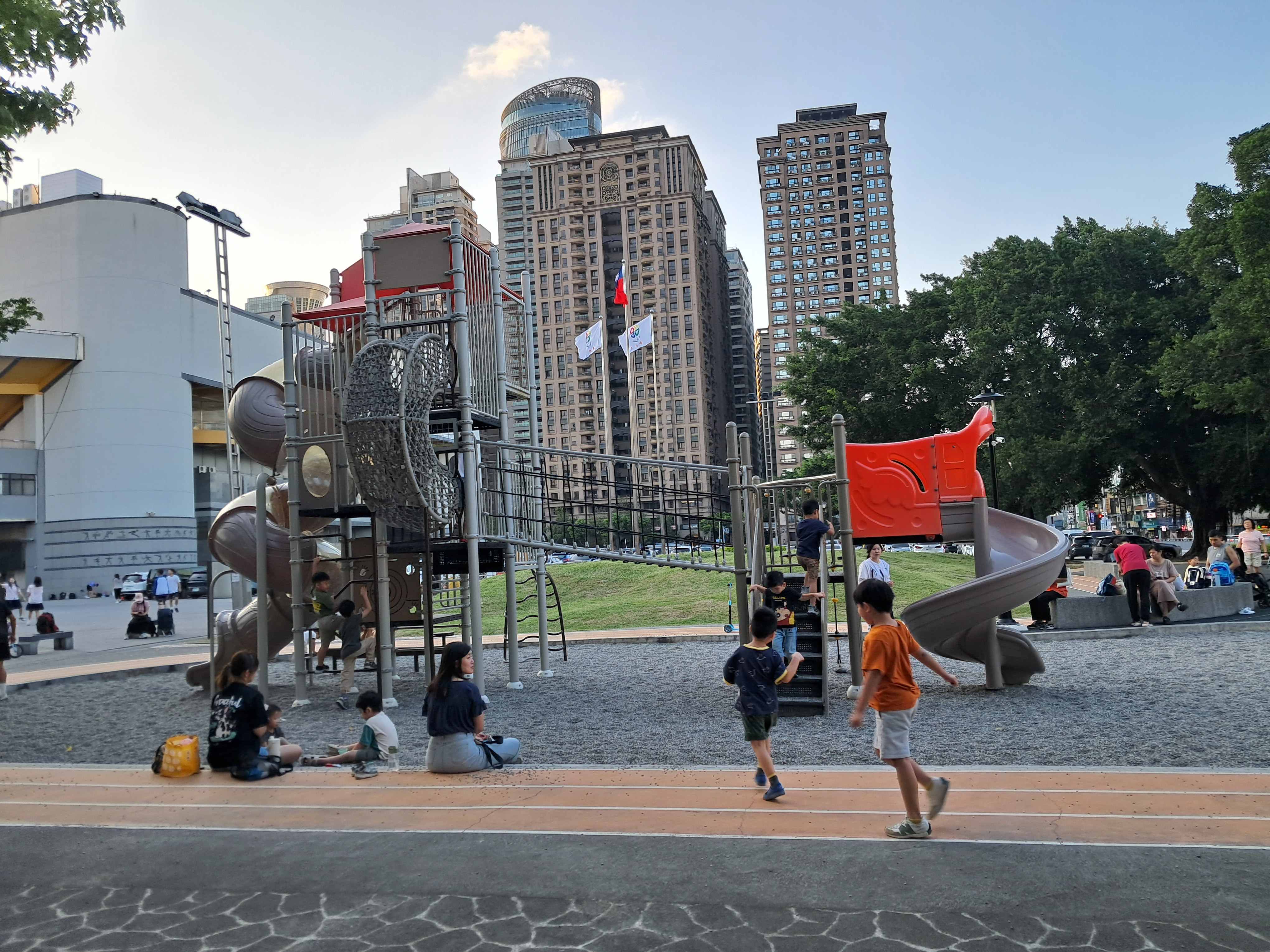 圖1板橋第一運動場海山路共融式遊戲場