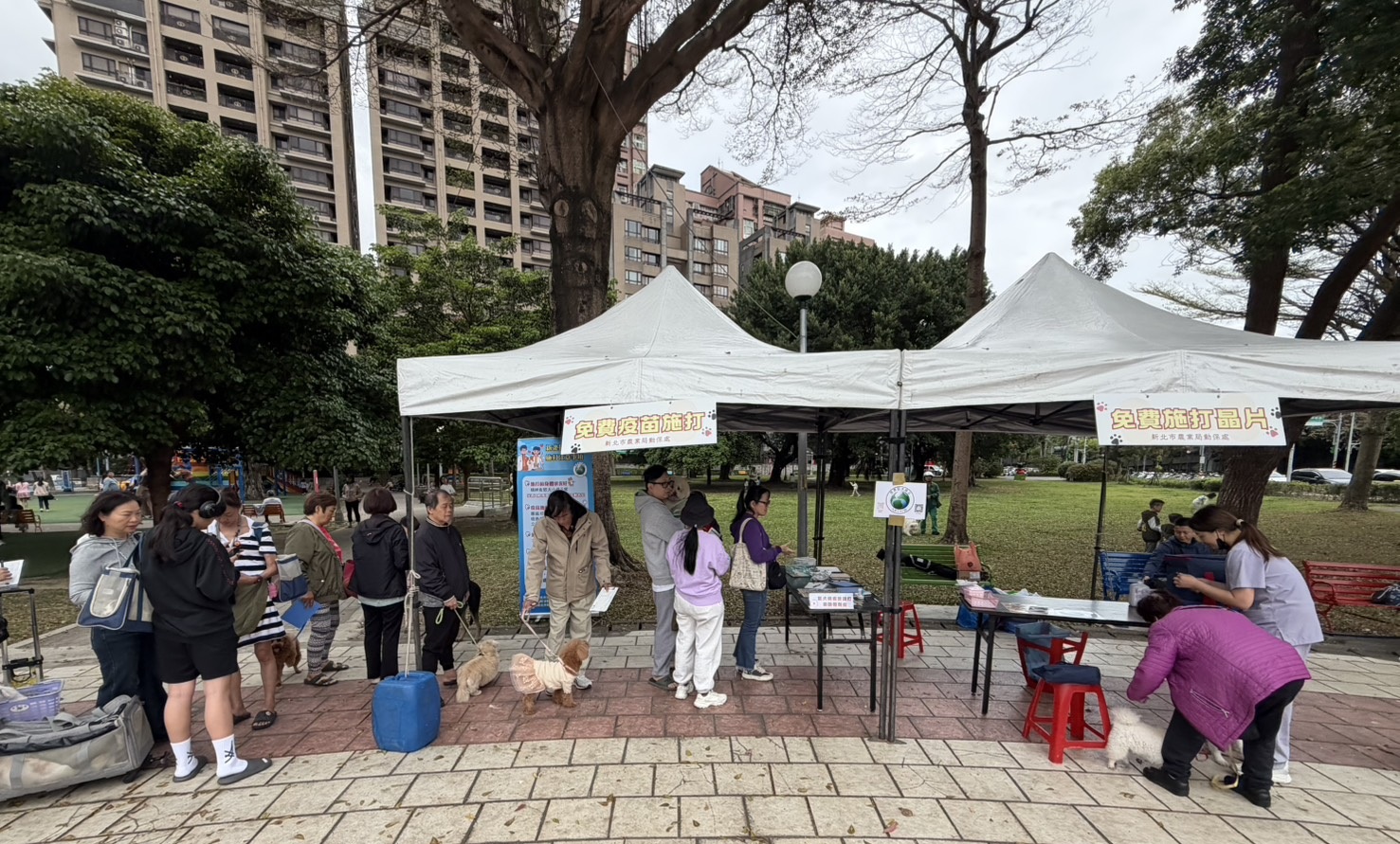 民眾排隊注射狂犬病疫苗(資料照片)