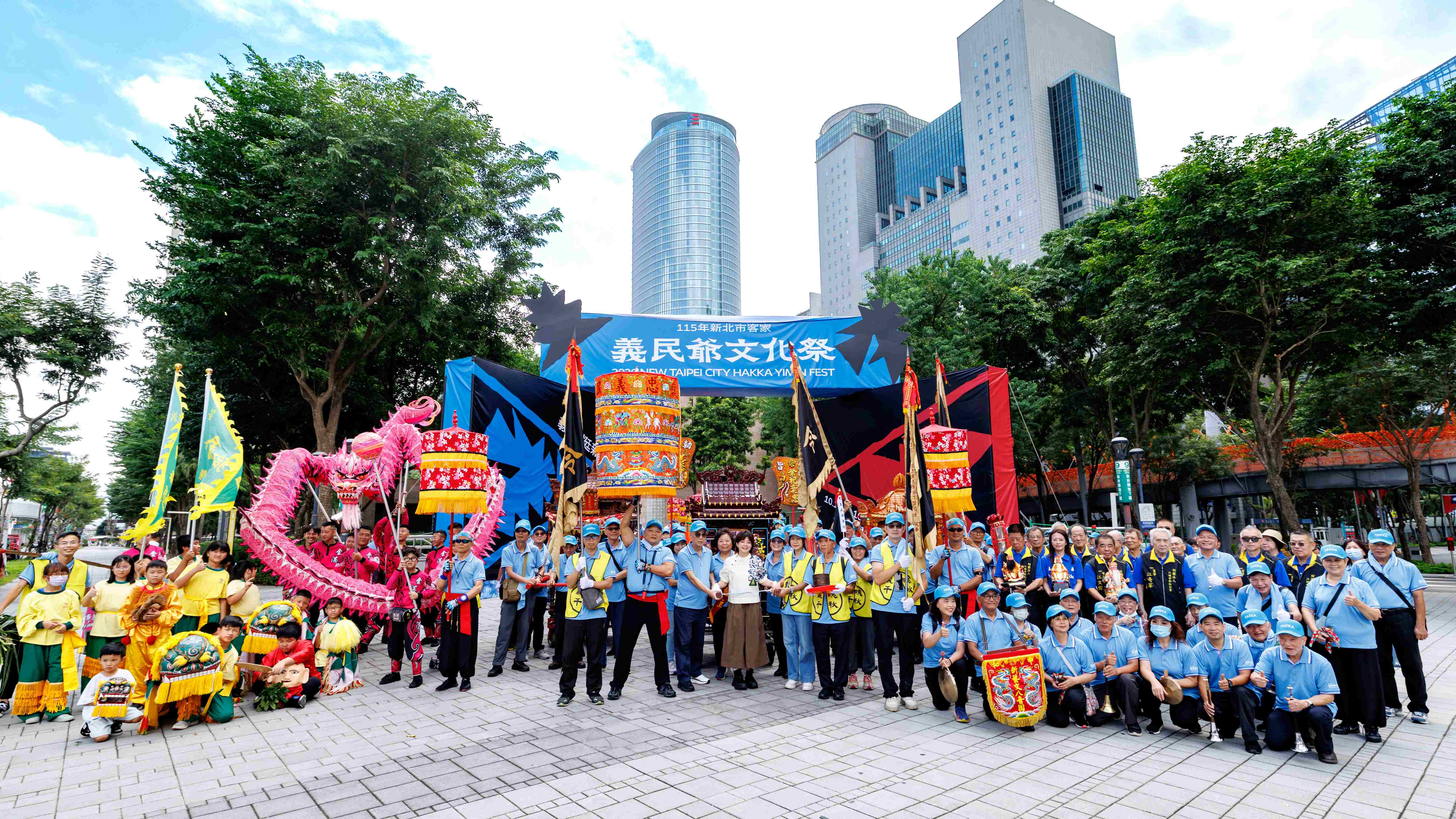 圖6義民爺聖駕遶境祈福抵達新北市政府，展開為期三天文化祭盛會