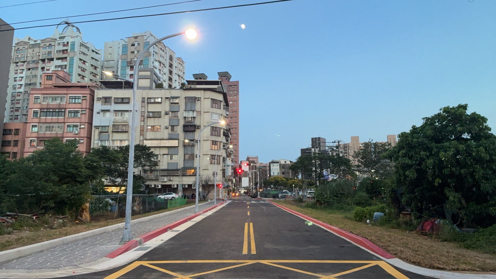 淡水區沙崙路131巷13弄至淡海路150巷間的瓶頸路段打通，居民出入不用再繞路，並設置2公尺人行道，保障通行安全。