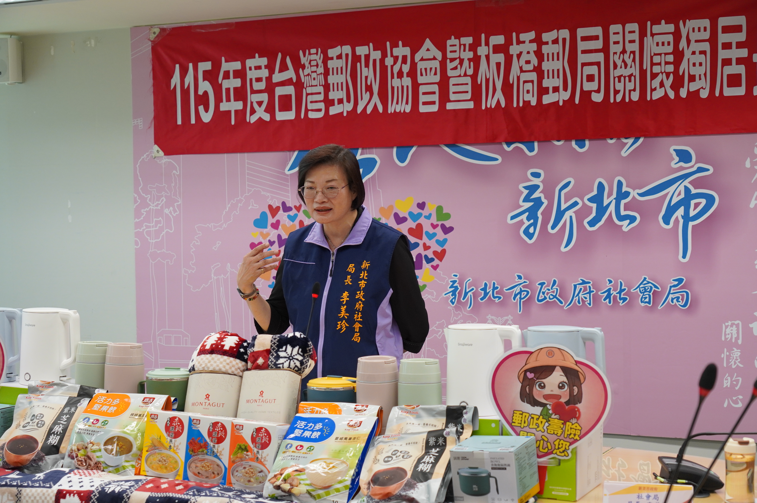  社會局長李美珍表示，在重陽前夕進行物資捐贈別具意義，「敬老、尊老、不虐老」是重陽的核心重點。