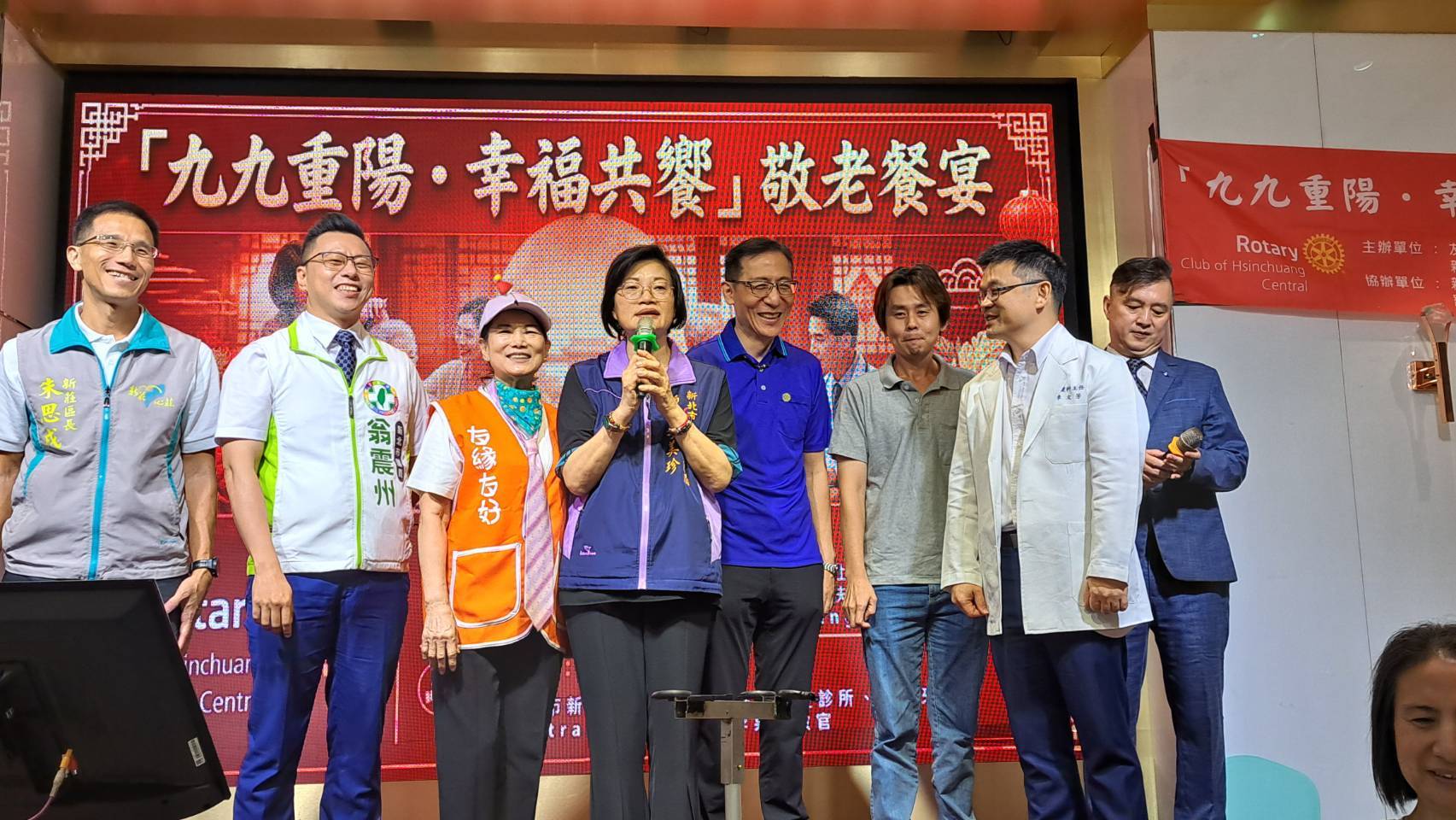 社會局長李美珍感謝在台上所有協辦的單位