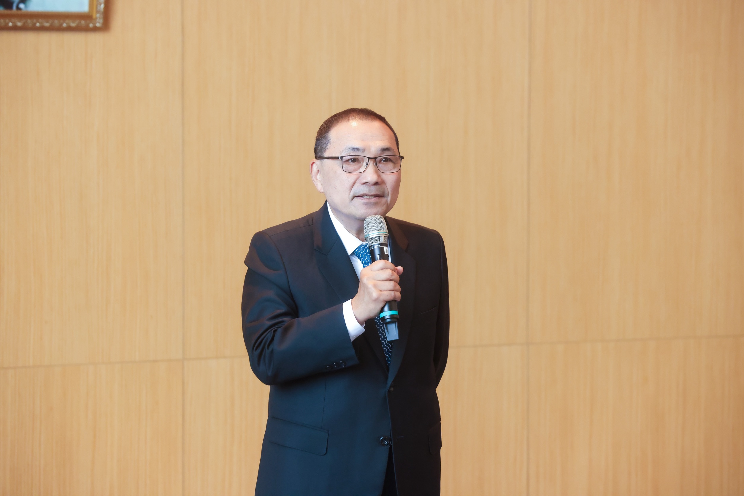 侯友宜表示，王鑑瀛院長在急重症與外傷醫療領域具備豐富的經驗，期許未來發揮自身專業，帶領醫療團隊持續提升急重症照護量能及醫療品質。