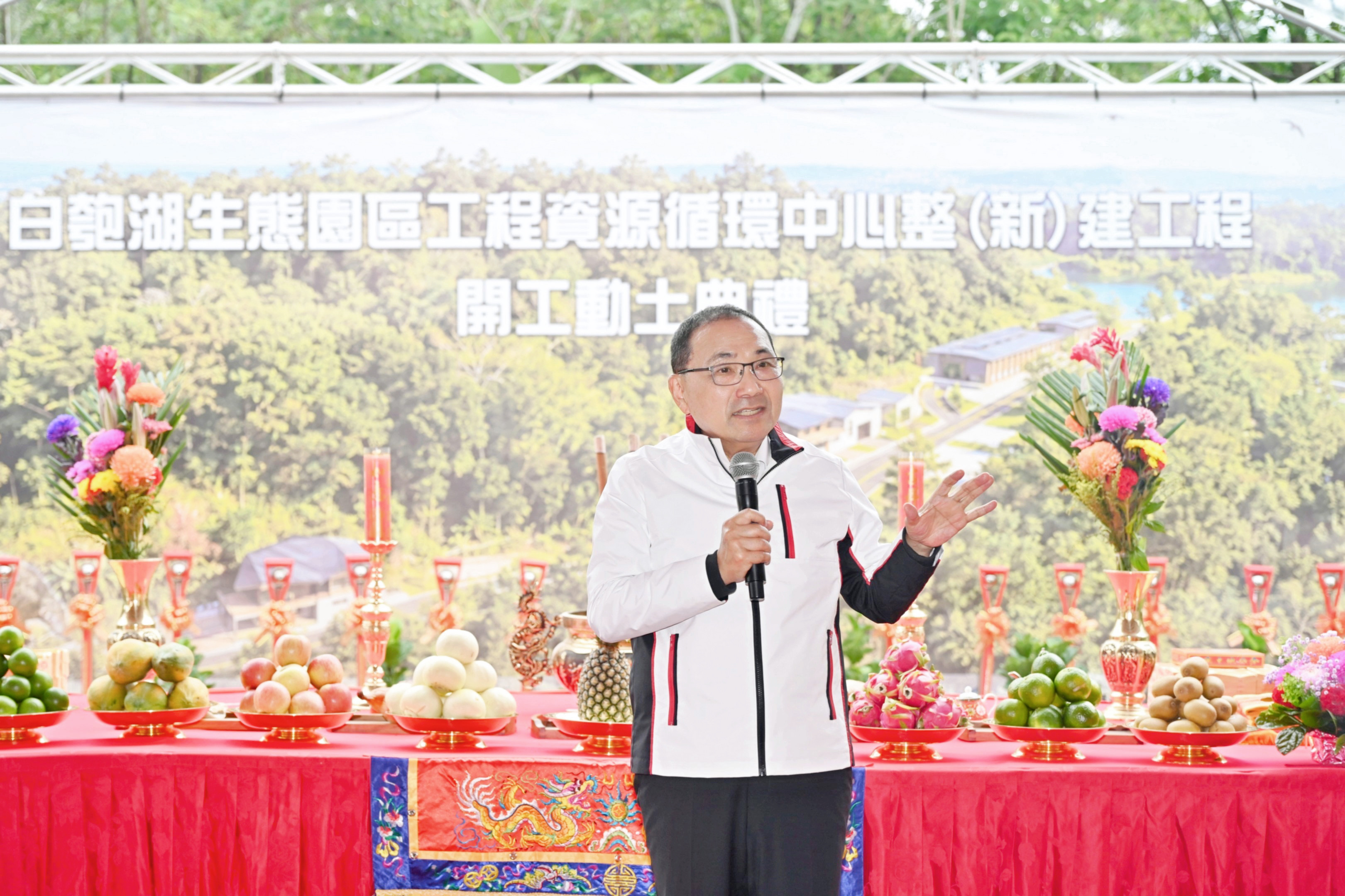 侯友宜表示，工程以環境保育為優先，未來將打造為水上運動基地，提供民眾親近自然、兼具環境教育意義的共榮空間，並透過植樹儀式，象徵建設發展與生態永續並行。