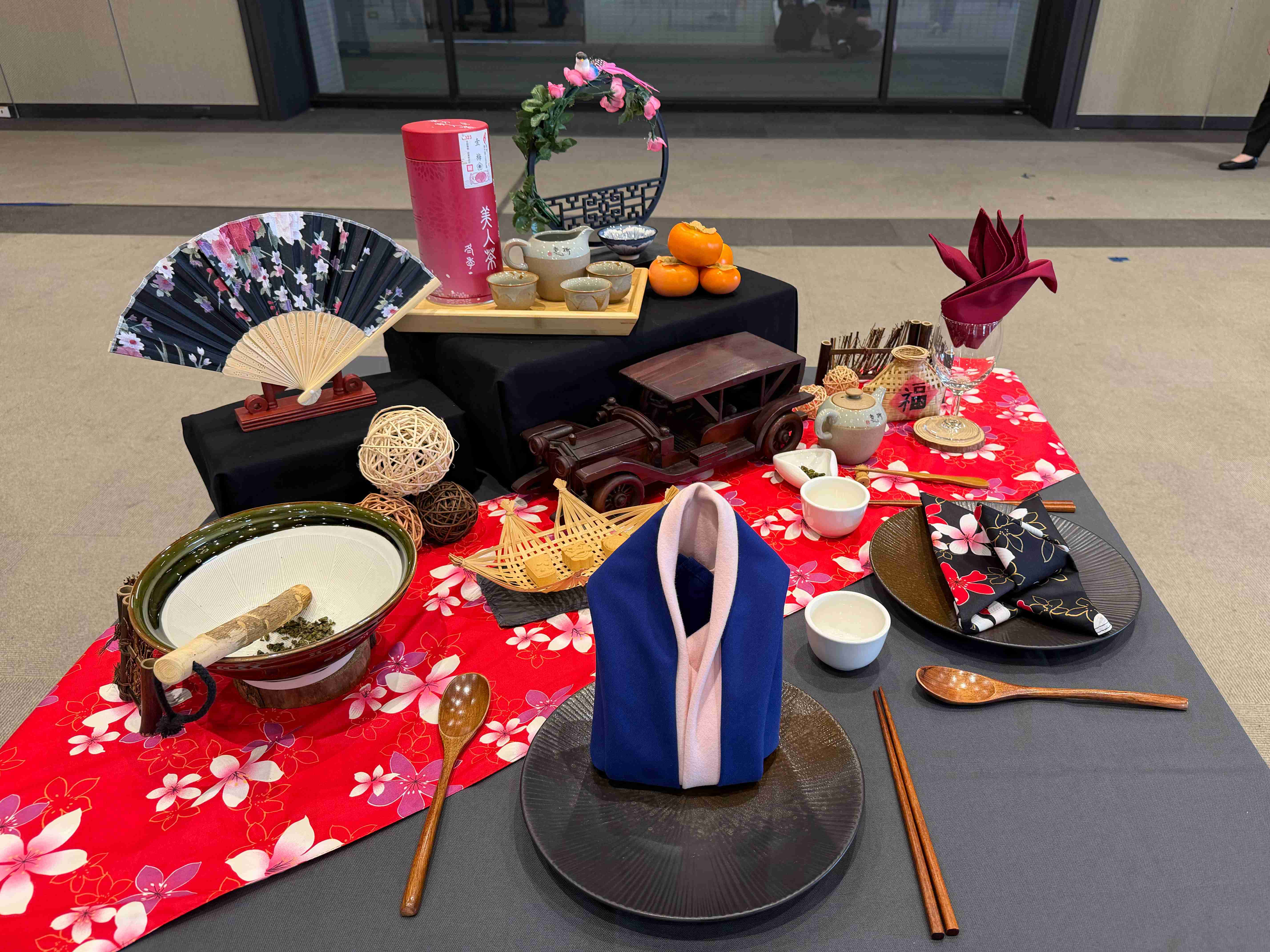 圖6. 「 2026陸羽盃客家茶飲暨茶餐料理競賽」創意客家餐桌佈置。