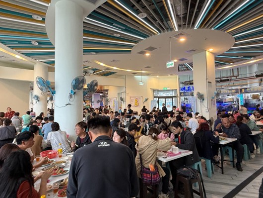 龜吼漁夫市集匯集當季新鮮漁獲及各式海鮮料理，是民眾品嚐北海岸鮮味的熱門去處