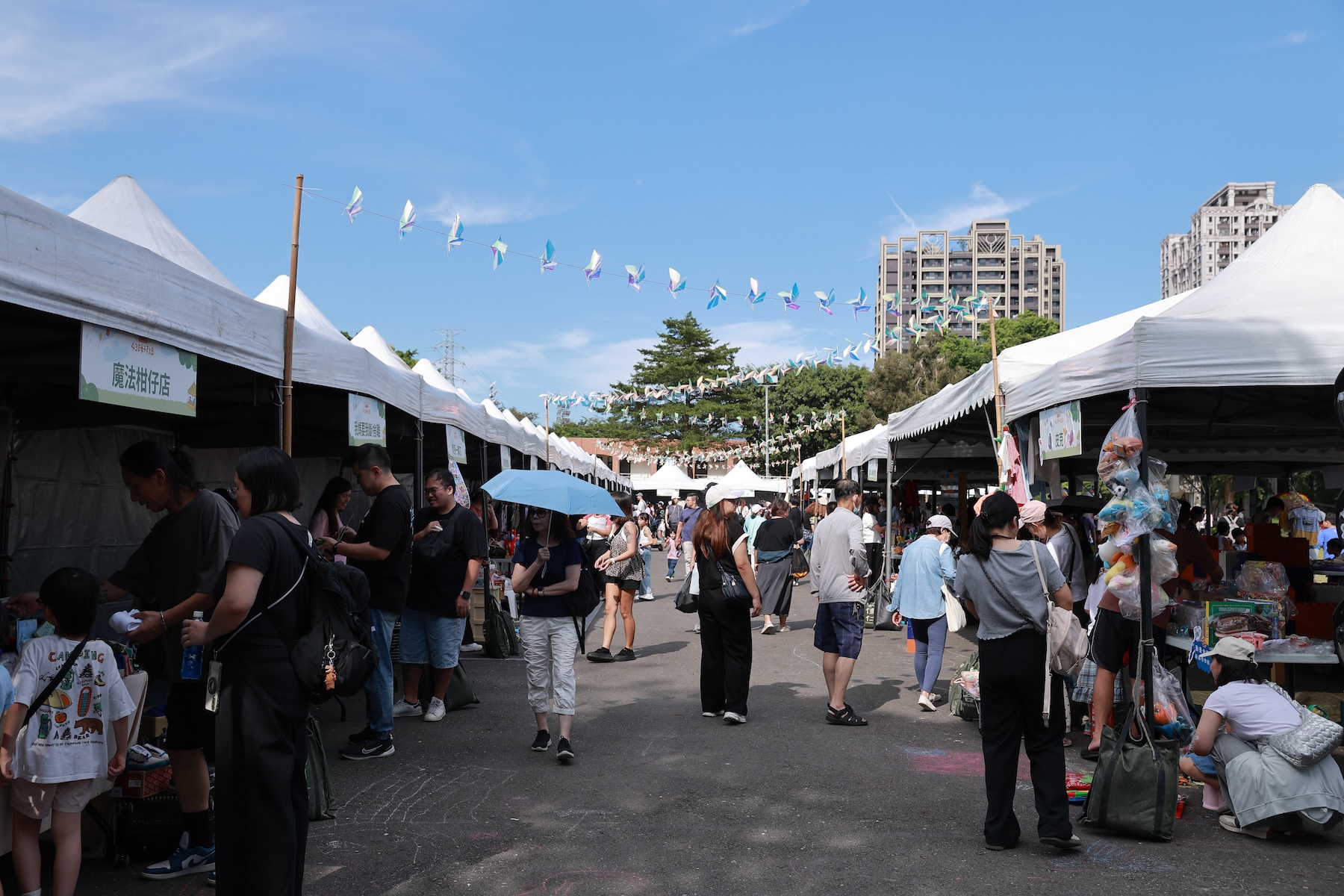 板橋435藝文特區變身秋日尋寶樂園，現場集結15攤文創美食市集及35攤「小老闆市集」。