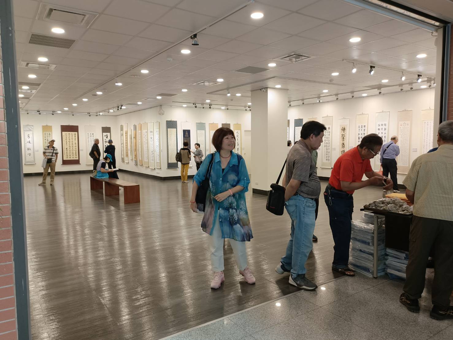 新莊書畫會「墨彩新境」公益聯展吸引眾多民眾前往觀賞。