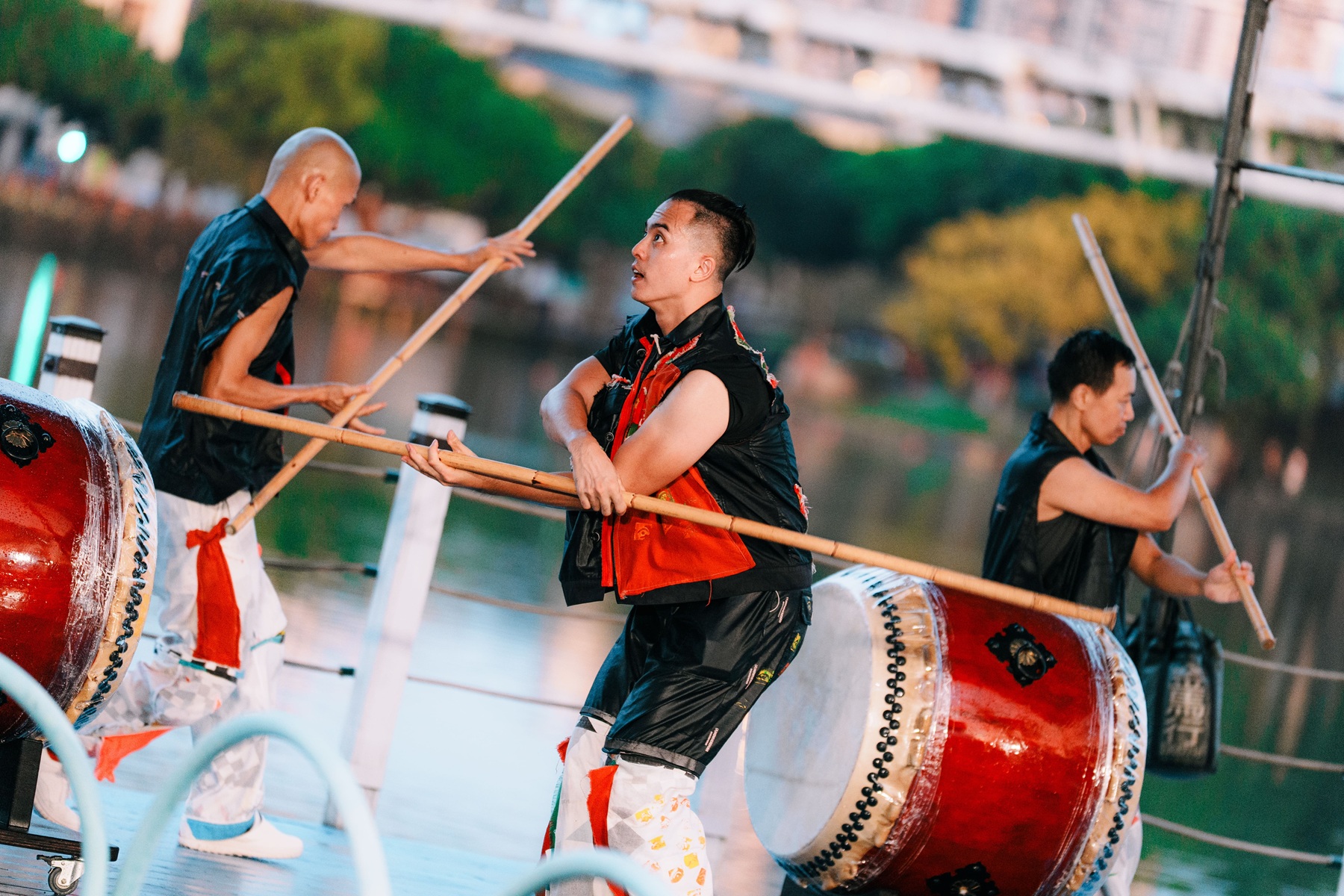 莫比斯圓環創作公社《飛吧！希利克》將於板橋435藝文特區帶來歌舞、節令鼓與馬戲。