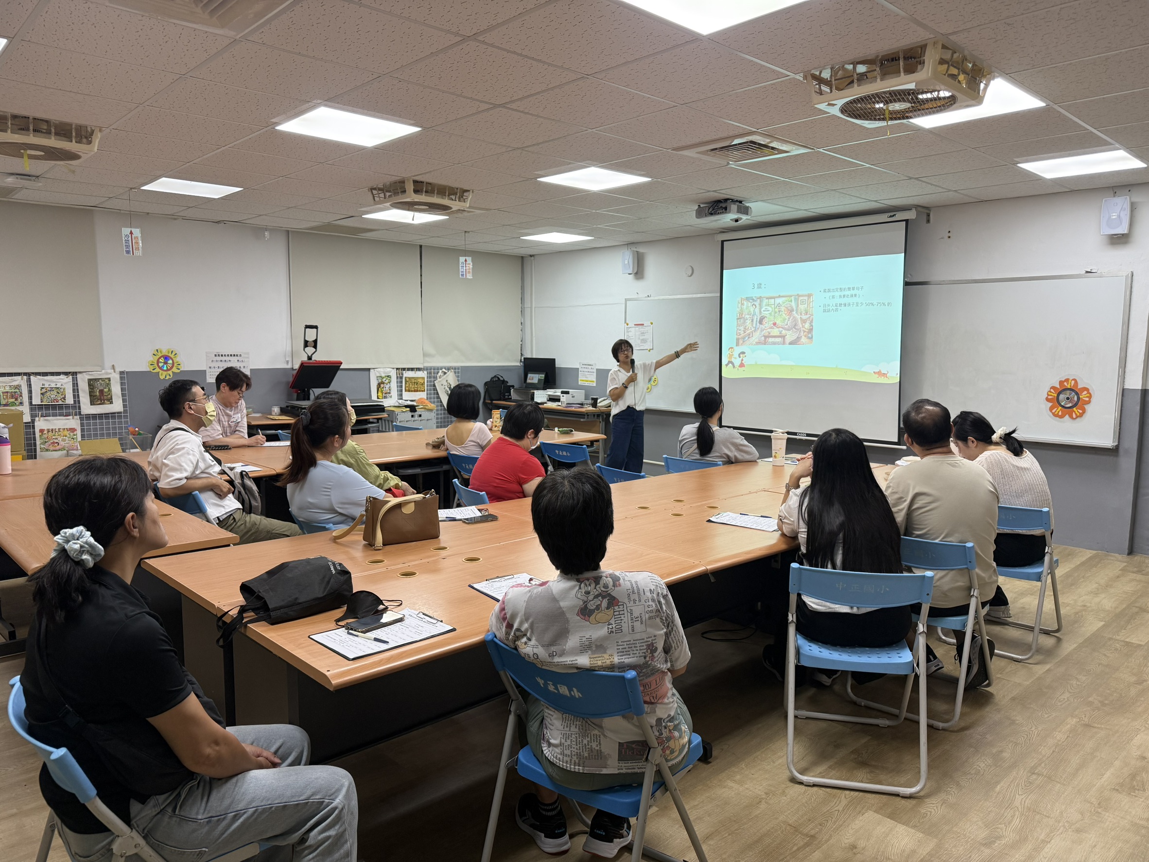 語言治療師曾鳳菊教家長，如何引導孩子開口或表達正確需求。