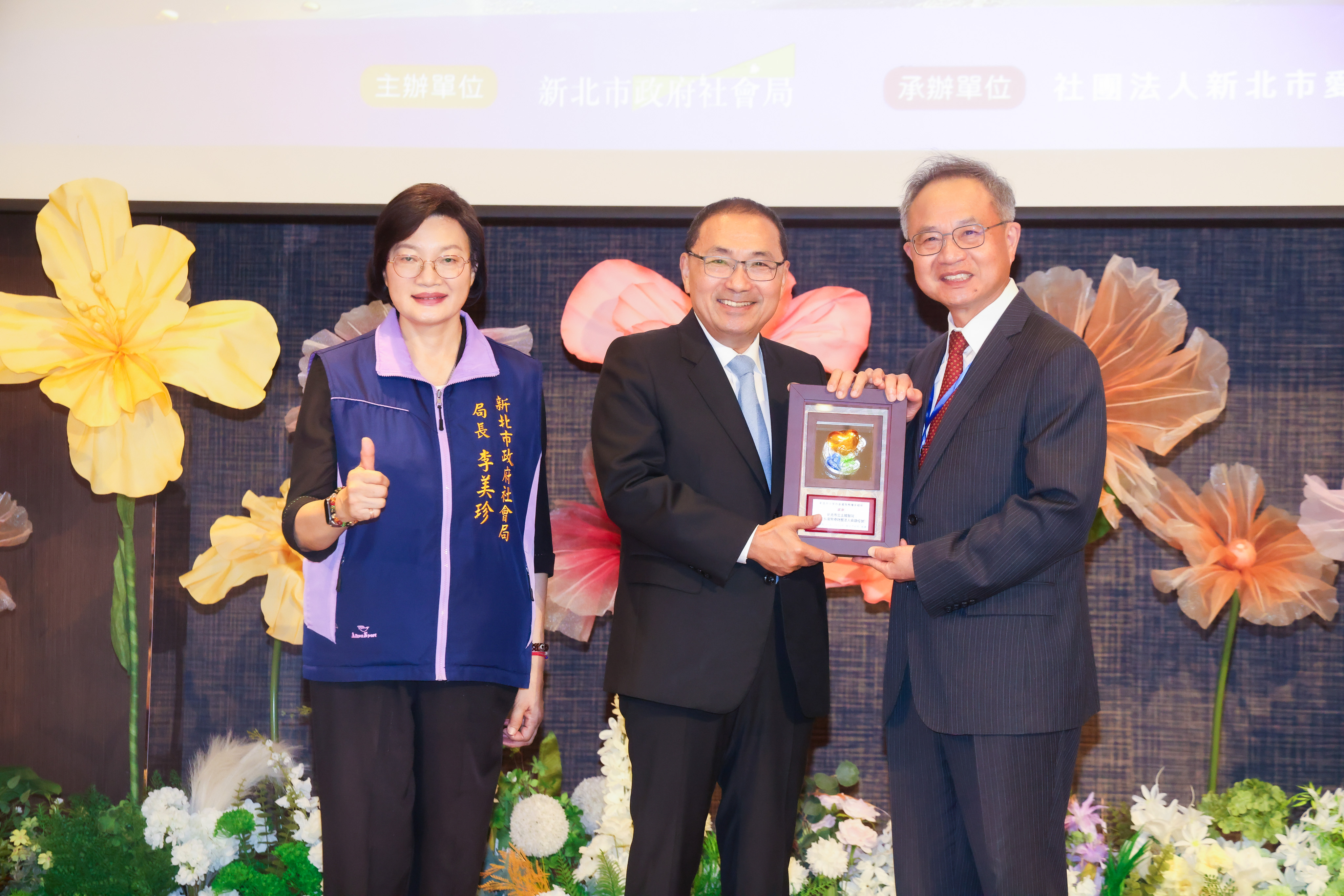 侯友宜表示，市府積極建置兒少安全網絡，透過公私協力，與醫療院所、安置單位、類家庭及寄養家庭合作，成功安置共746名兒少。