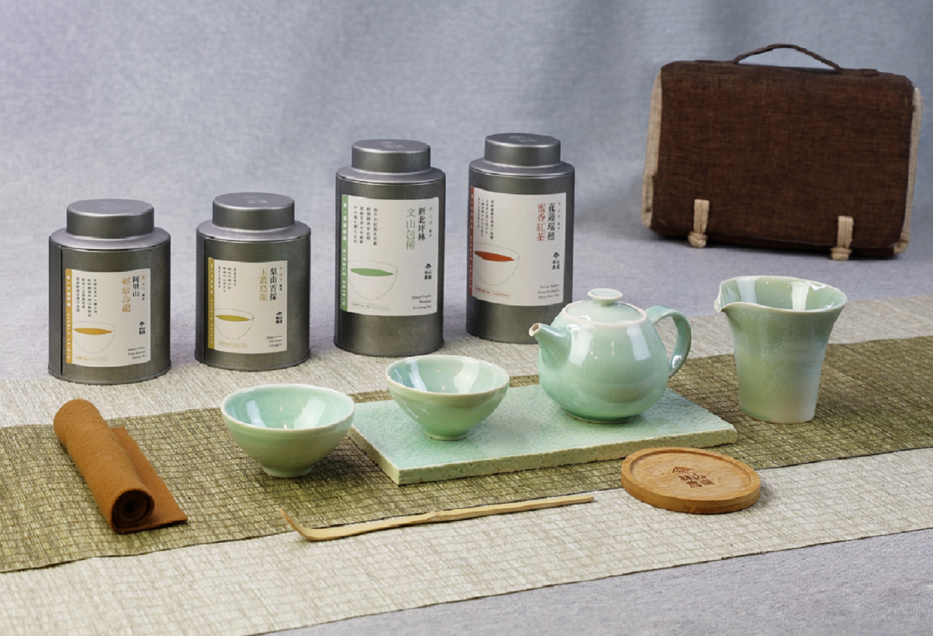 林山農選有限公司推出的「茶與器的島嶼共鳴職人手作旅行茶具組X台灣風味精緻茶禮」，搭配極小化職人手作茶具組