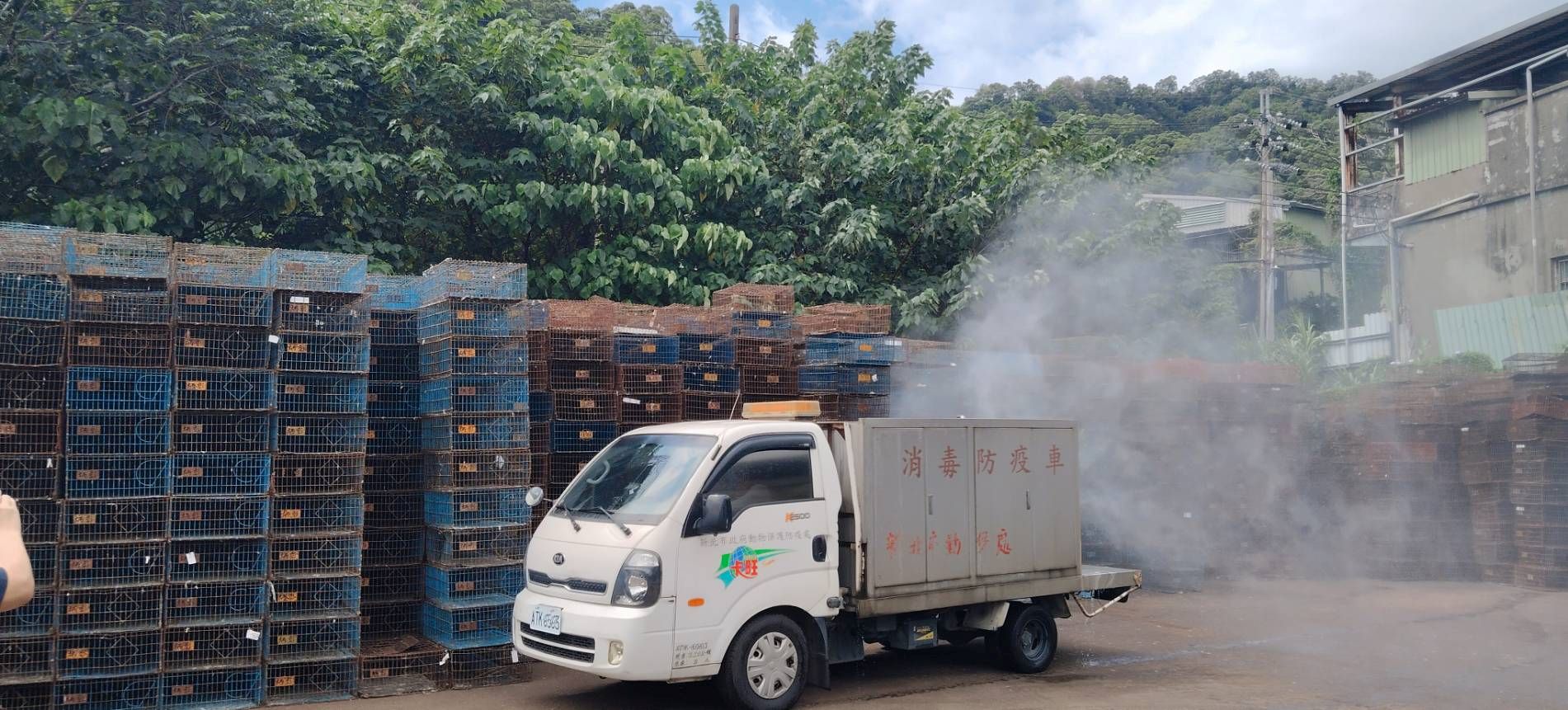  動保處派消毒車至新北市集籠場消毒