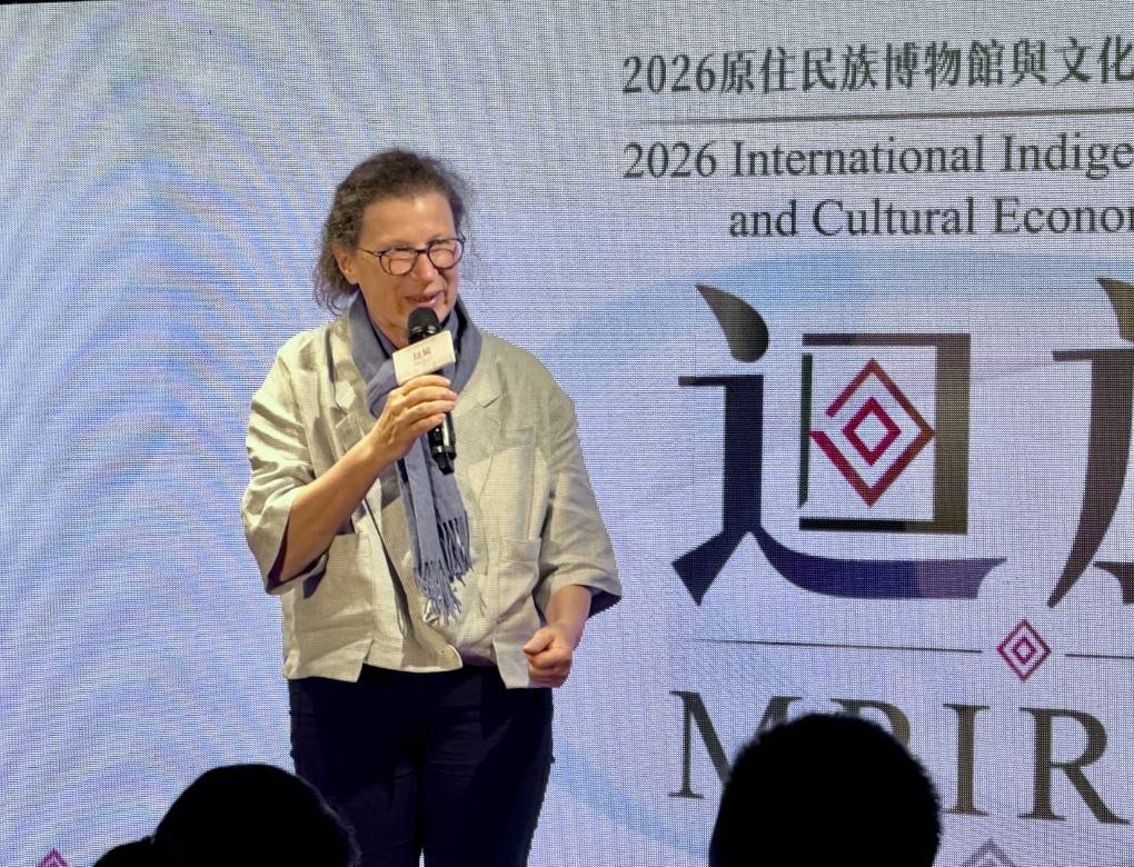 ▲維也納世界博物館東亞典藏策展人暨研究部首席策展人Bettina Zorn致詞。(圖/新北市政府原民局提供)。