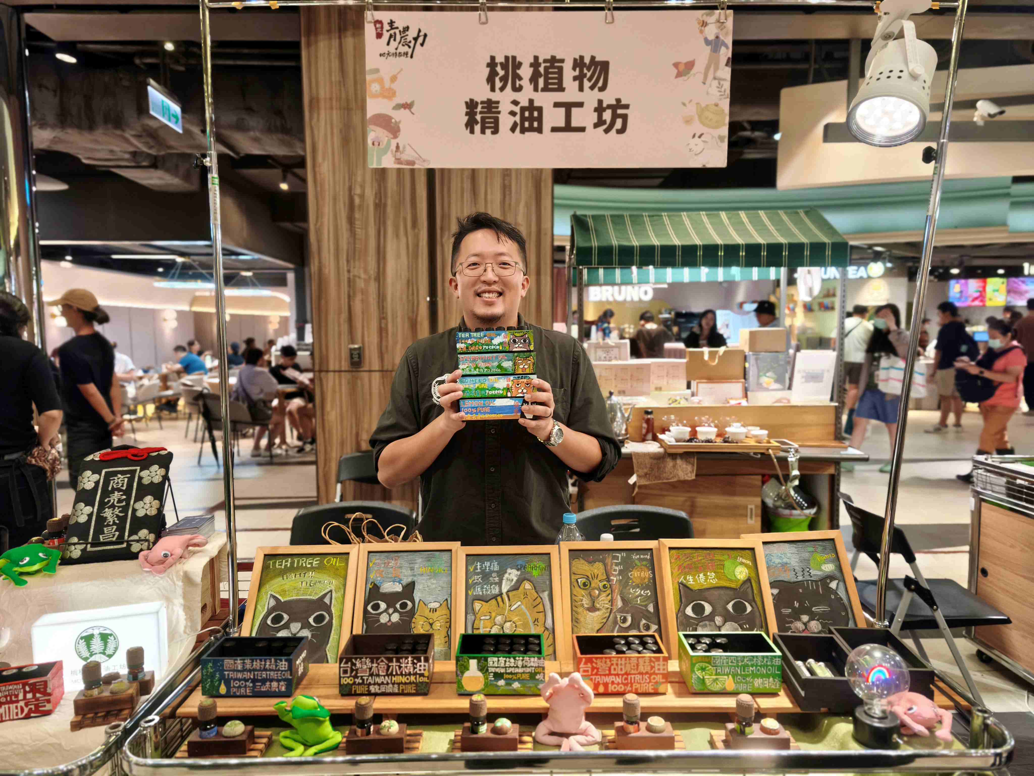 從事釀酒經驗讓劉念祖開擅長調控溫度，發各式精油
